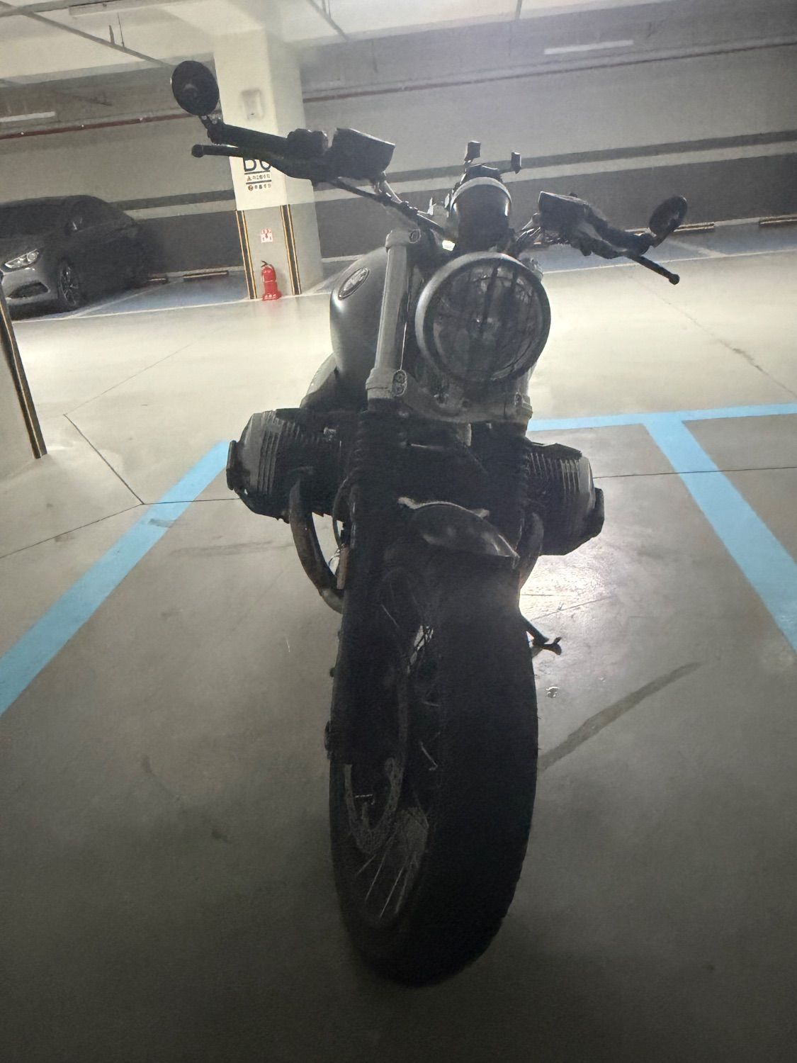 BMW R nine T 스크램블러 main