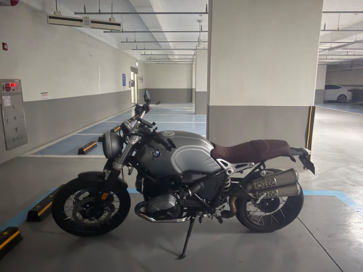 BMW R nine T 스크램블러 thumb 2