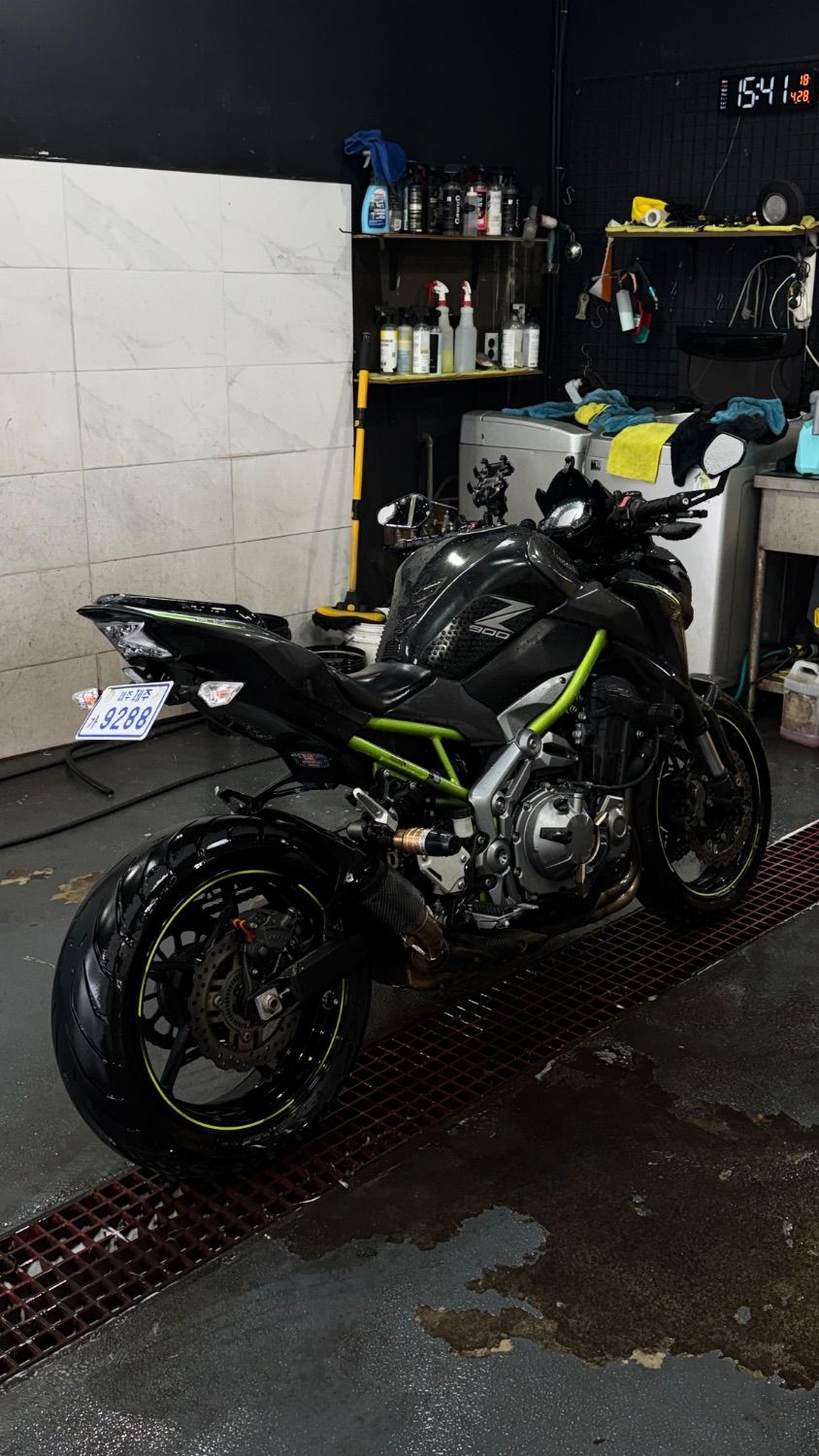 가와사키 Z 900 main