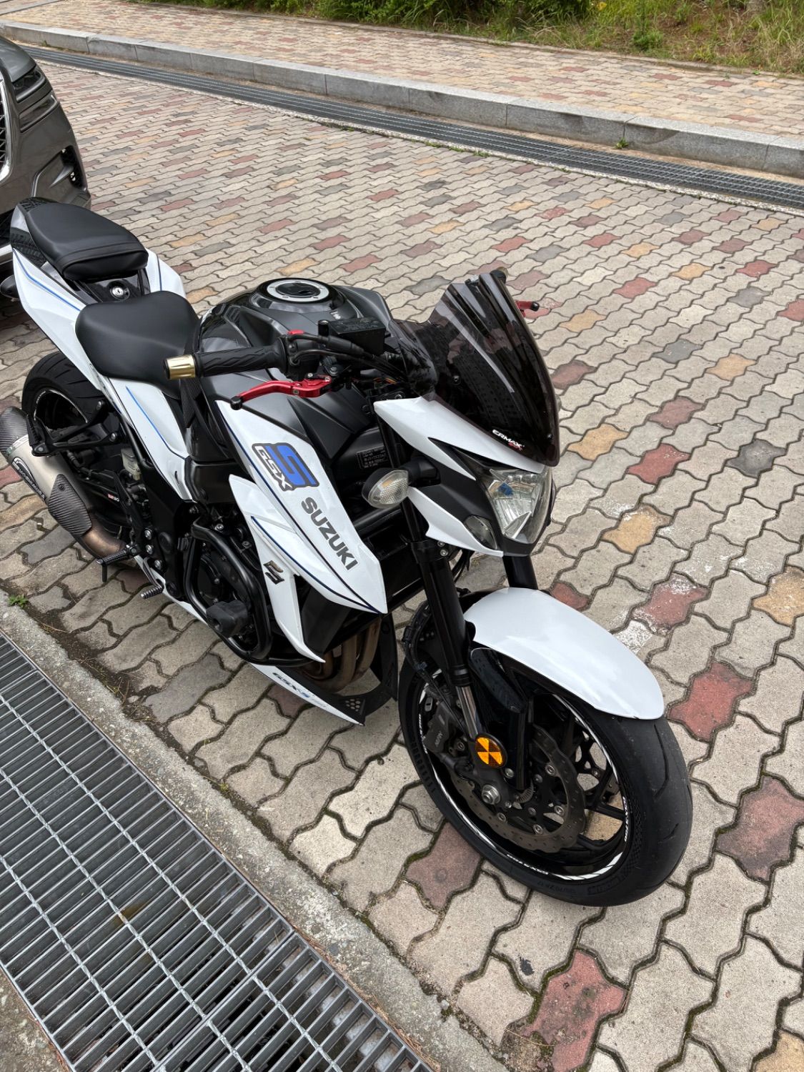 스즈키 GSX S 750 more