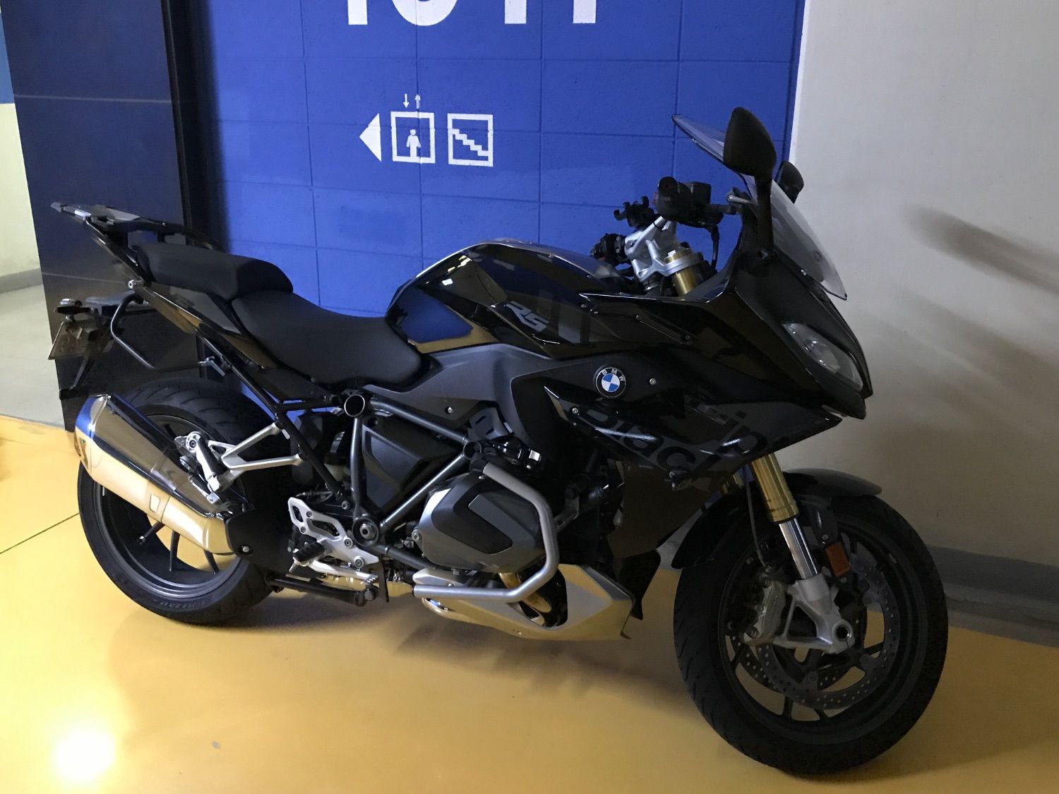 BMW R 1250 RS 2023 블랙 사진 3