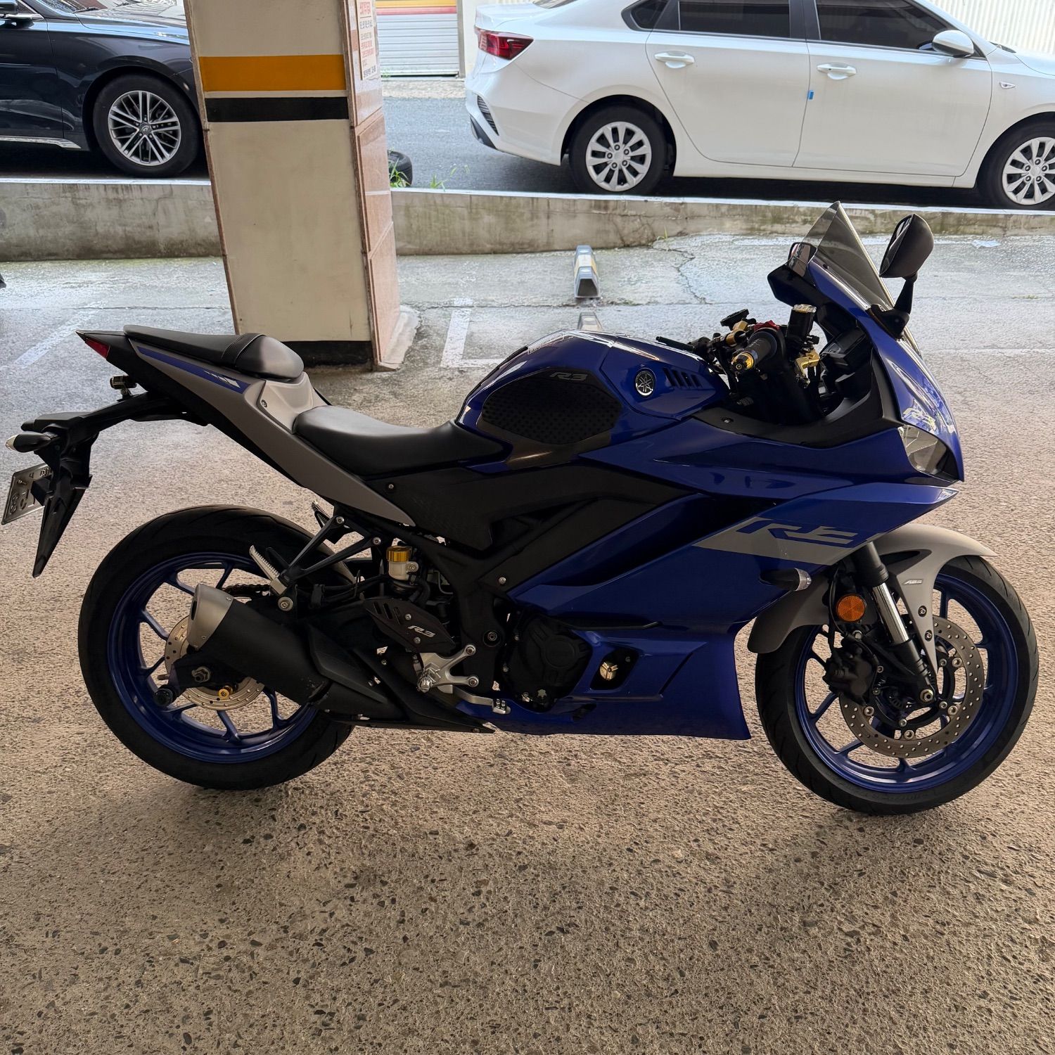 야마하 YZF R3 thumb 2