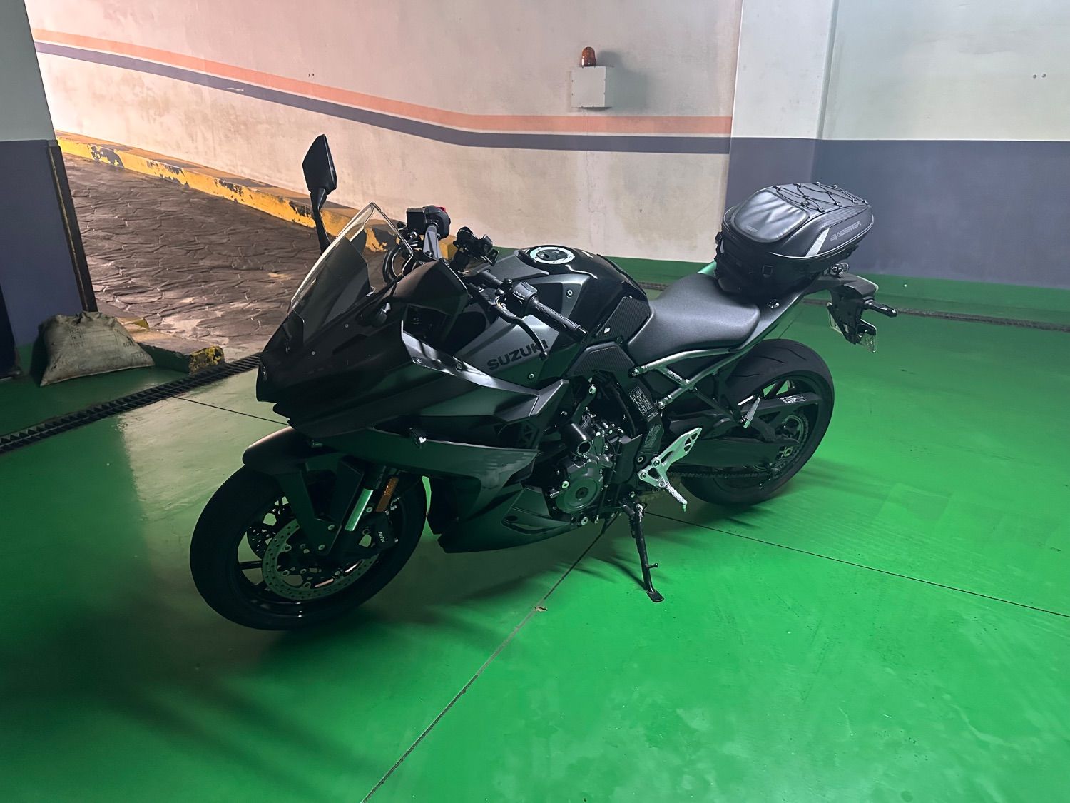 스즈키 GSX 8R main