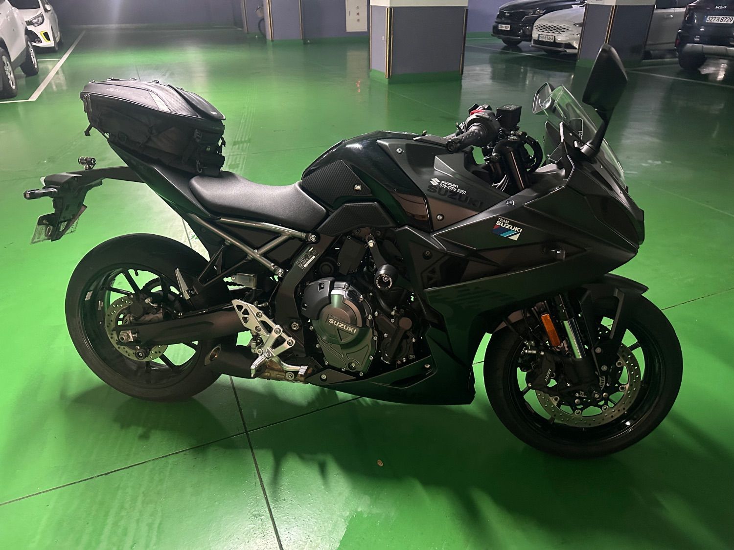 스즈키 GSX 8R more