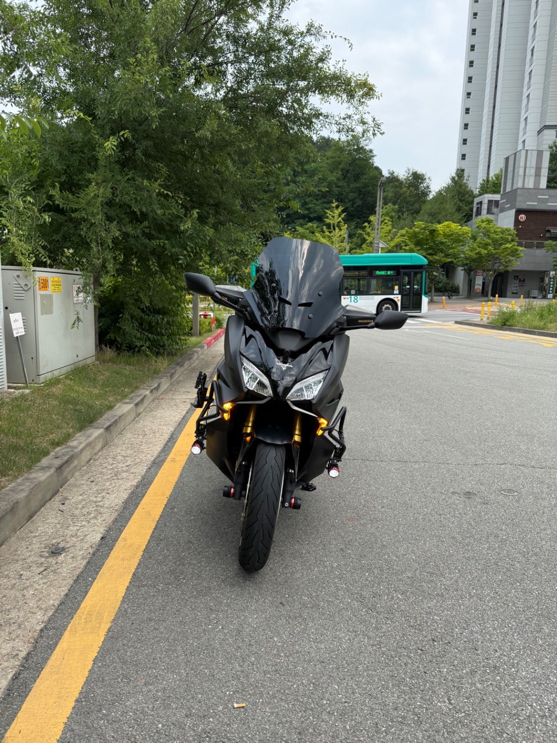혼다 포르자 750 more