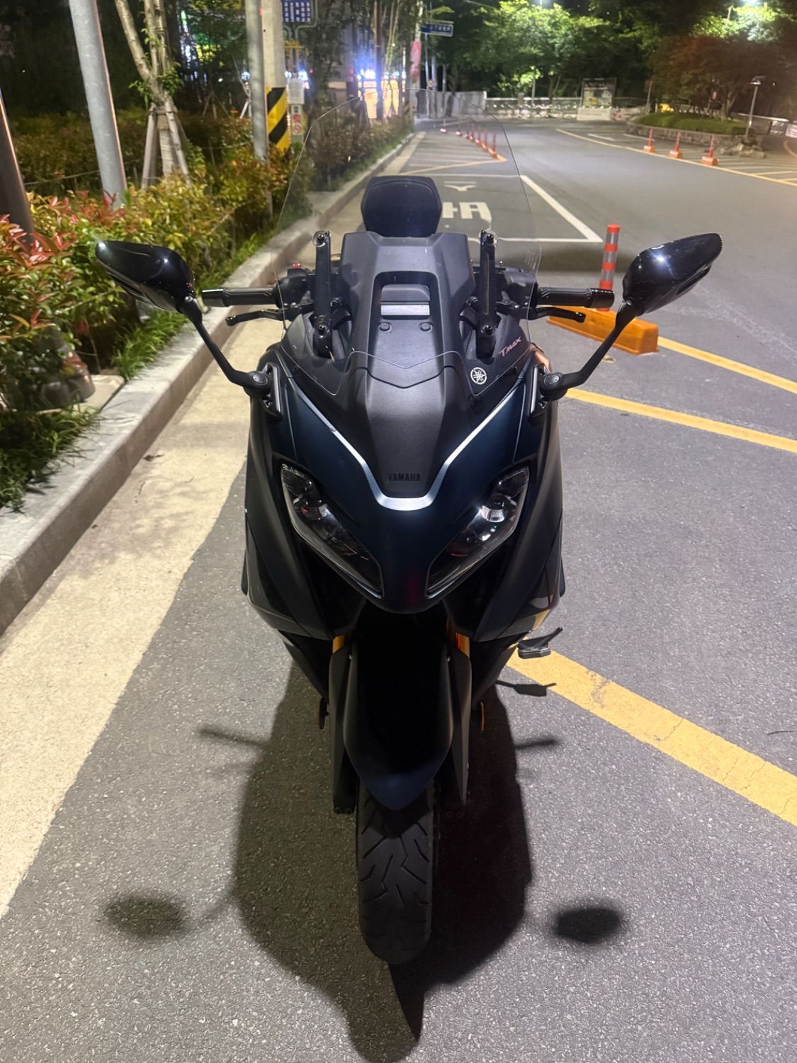 야마하 TMAX 560 main
