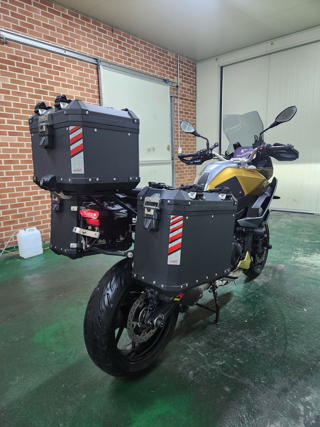 BMW F 900 XR more