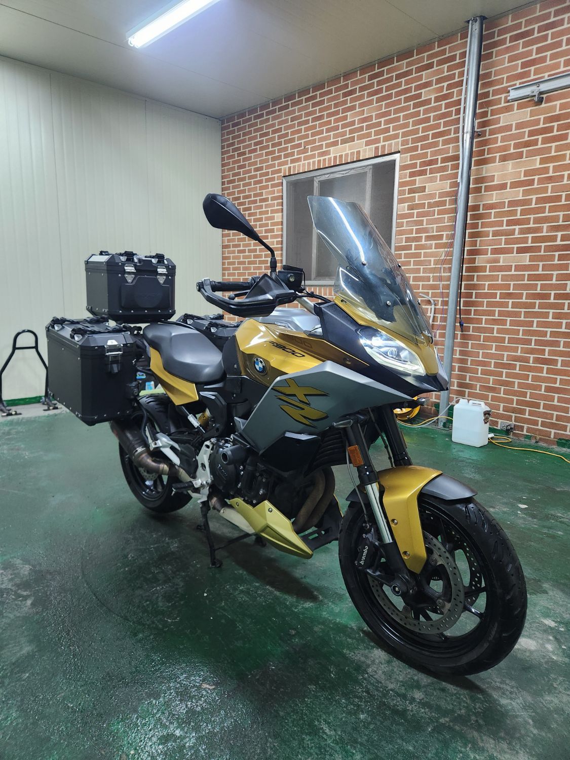 BMW F 900 XR main