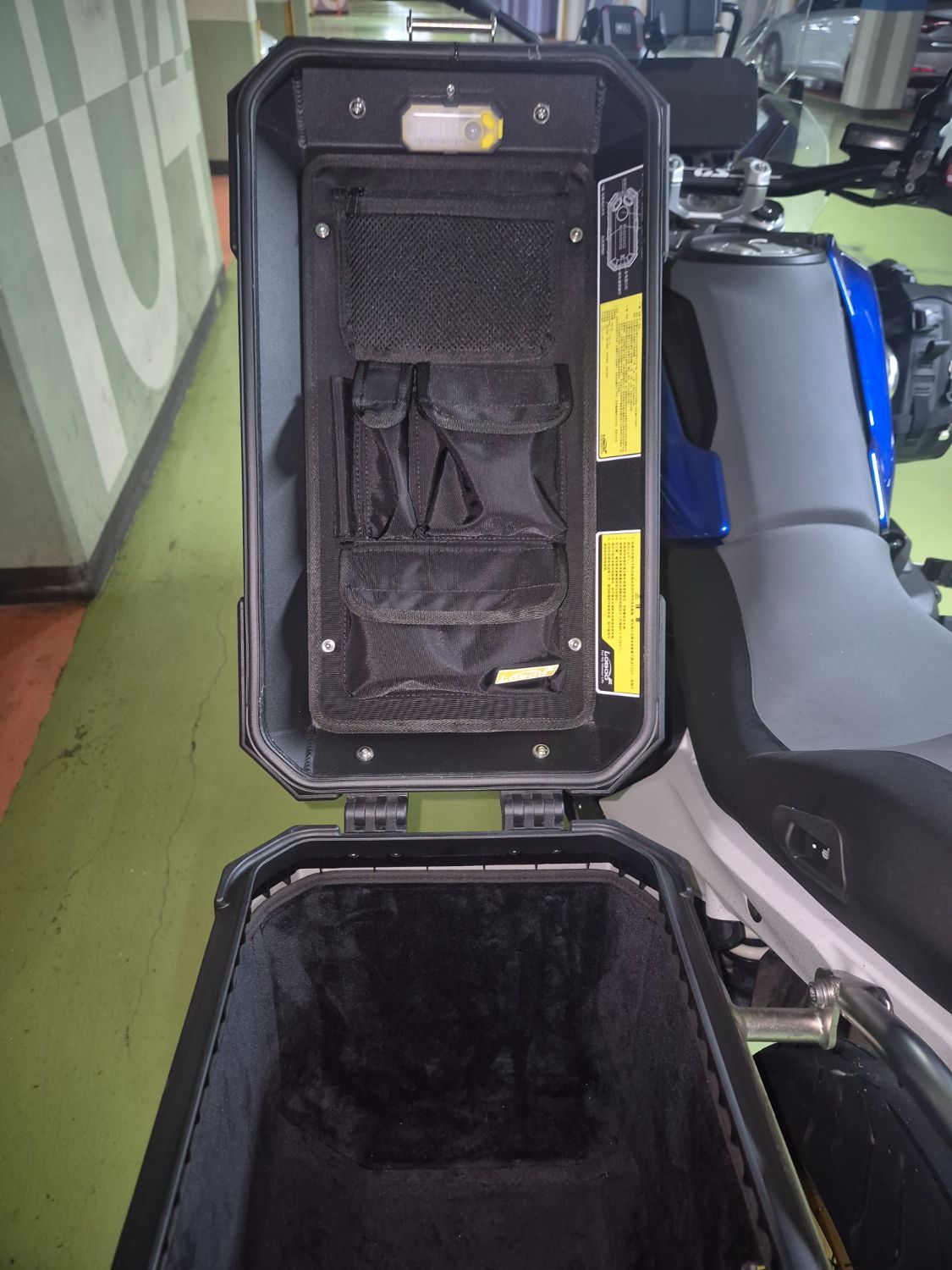 BMW R 1300 GS 2024 블루 사진 4