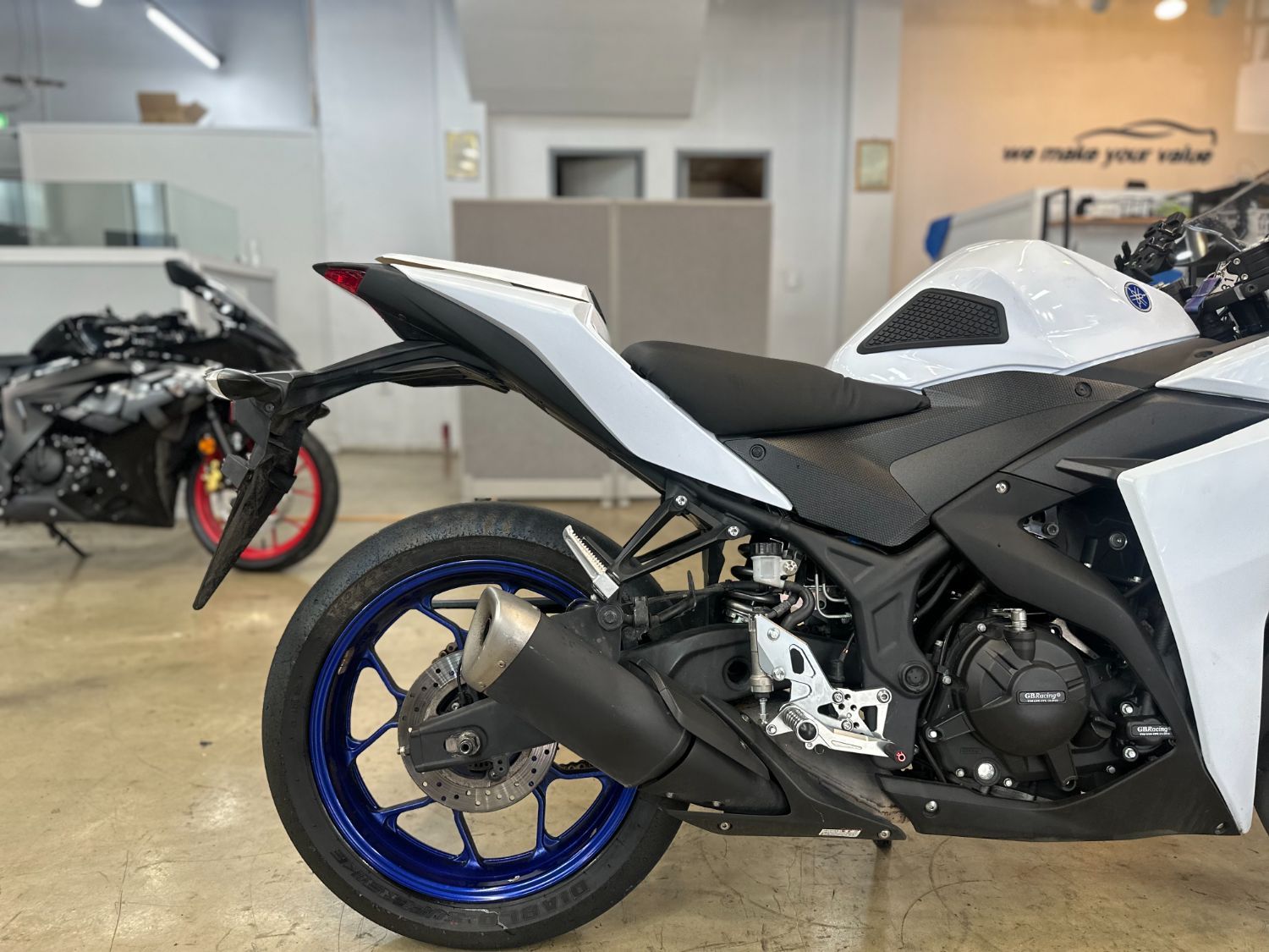 야마하 YZF R3 more