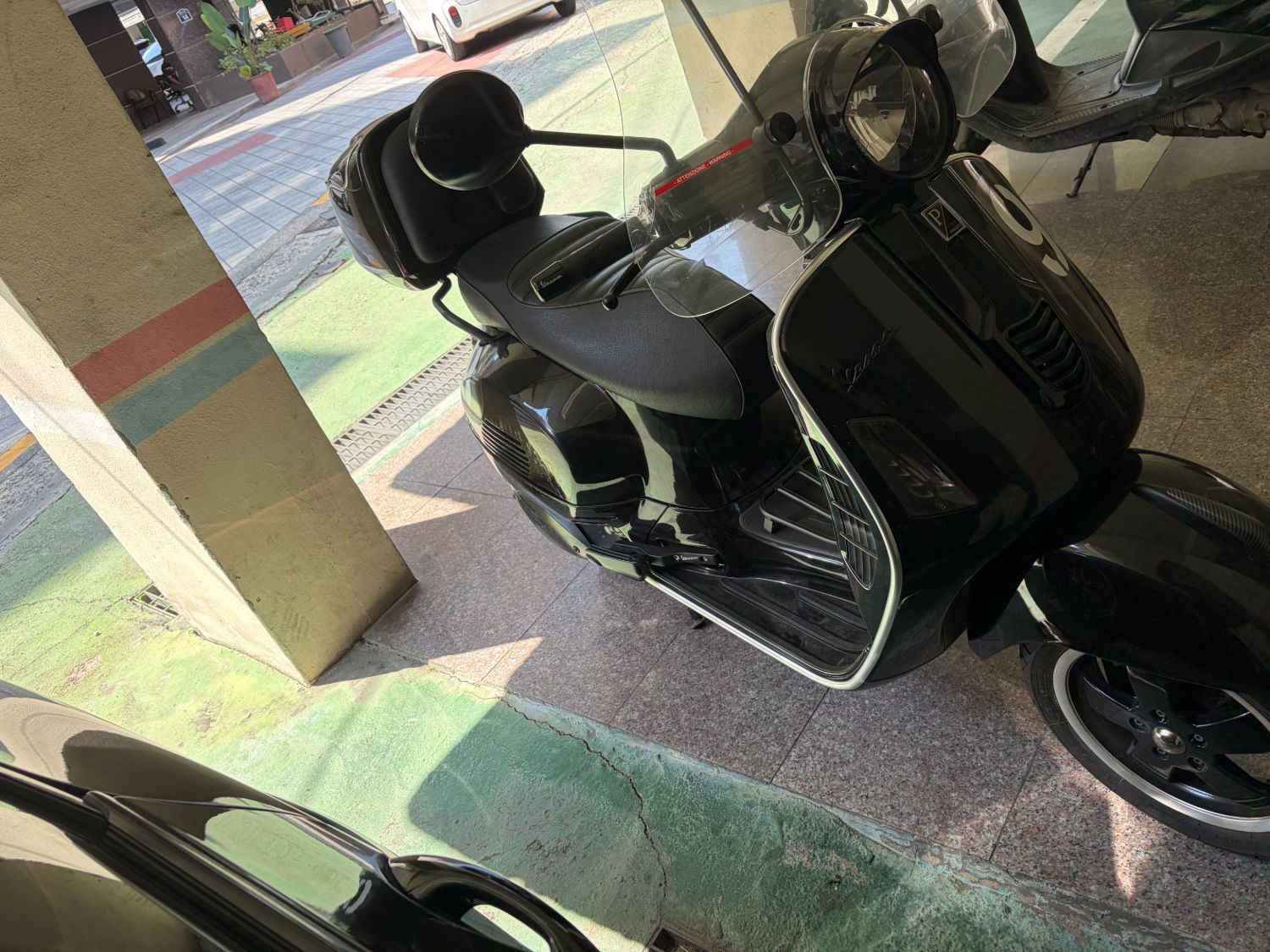베스파 GTS 300 슈퍼 more
