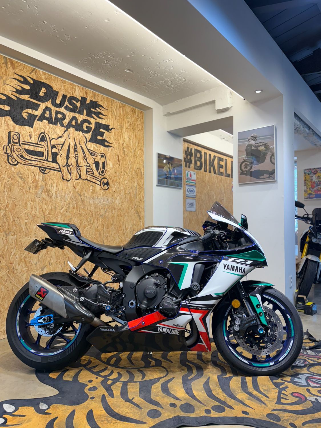 야마하 YZF R1 thumb 2