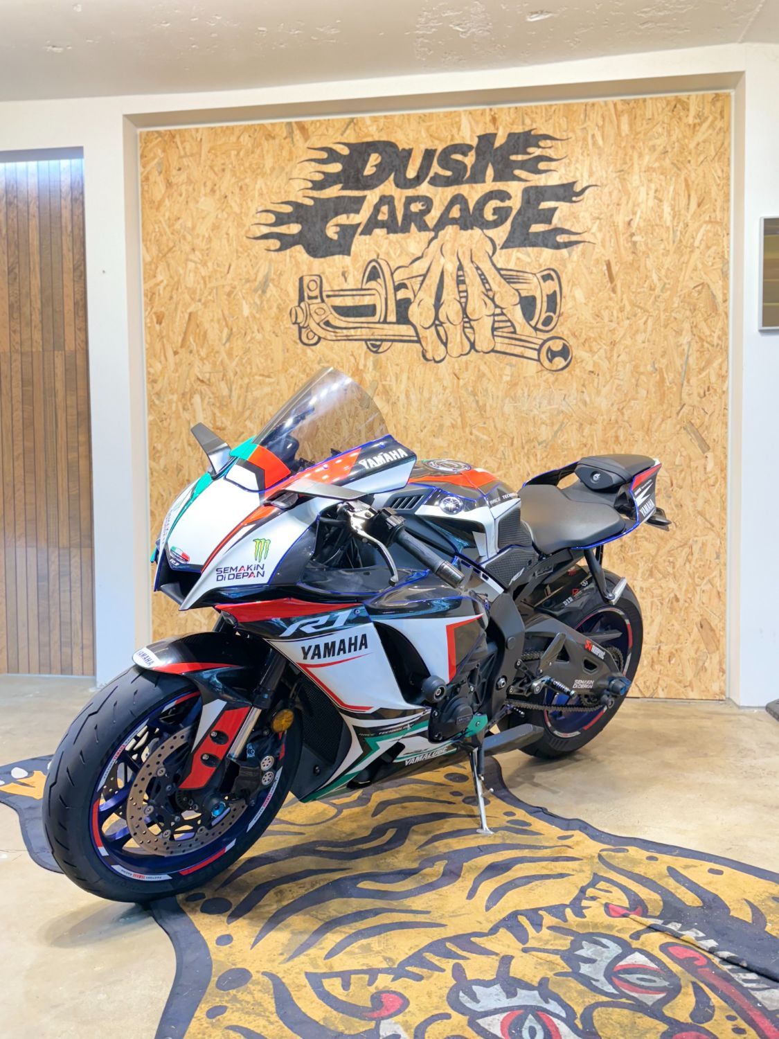 야마하 YZF R1 more