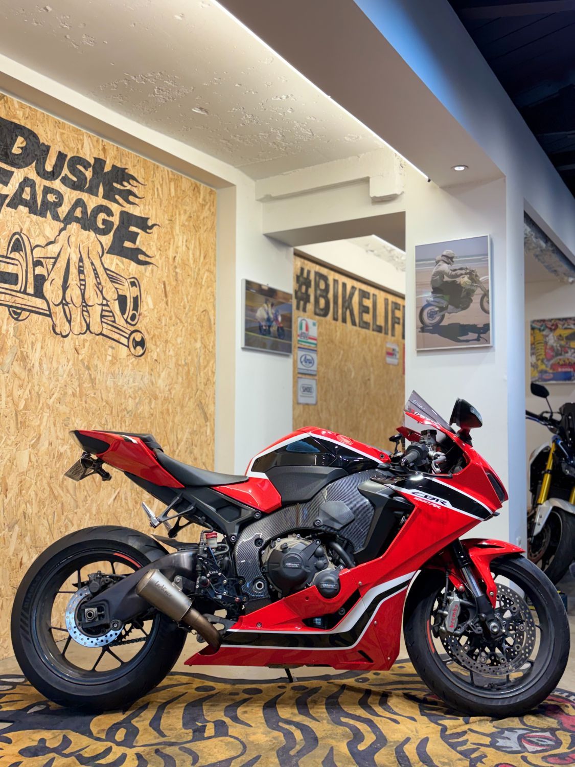 혼다 CBR 1000 RR thumb 2