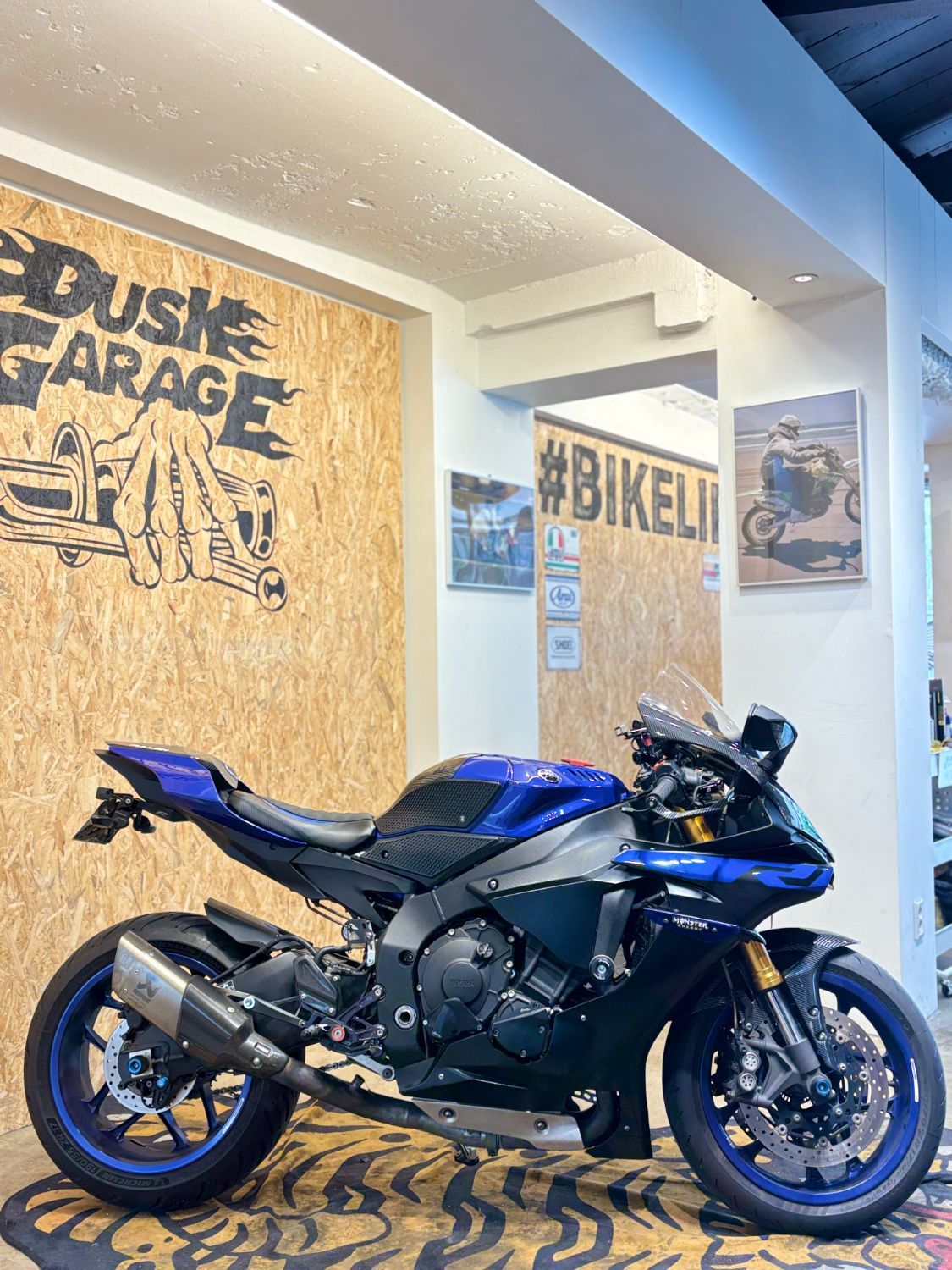 야마하 YZF R1 thumb 2