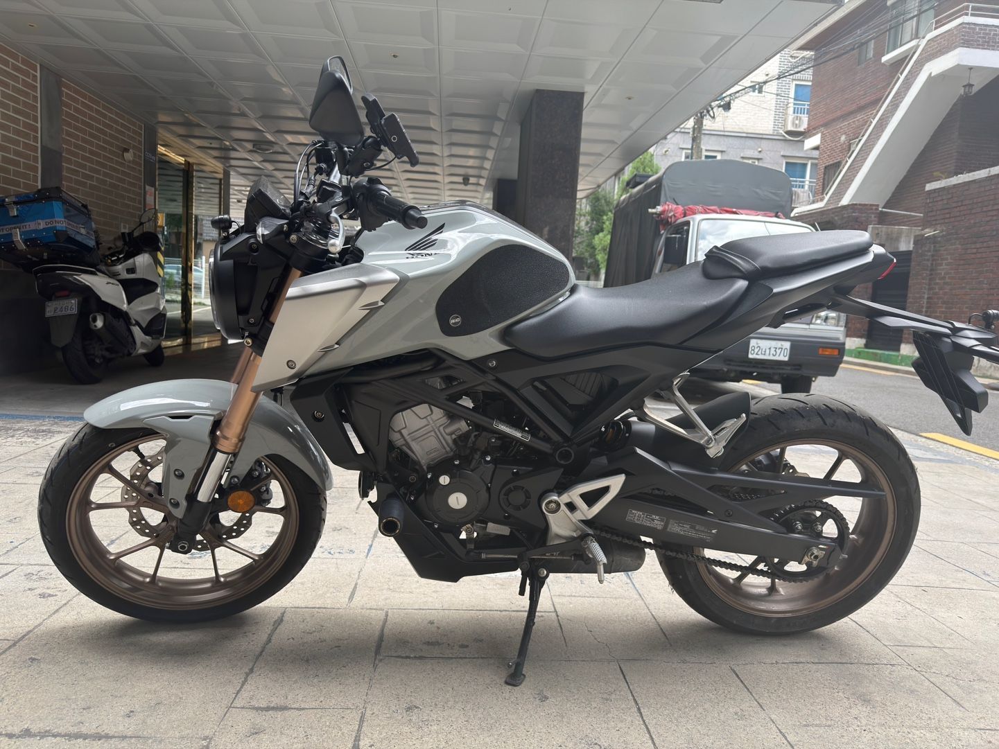 혼다 CB 125 R main