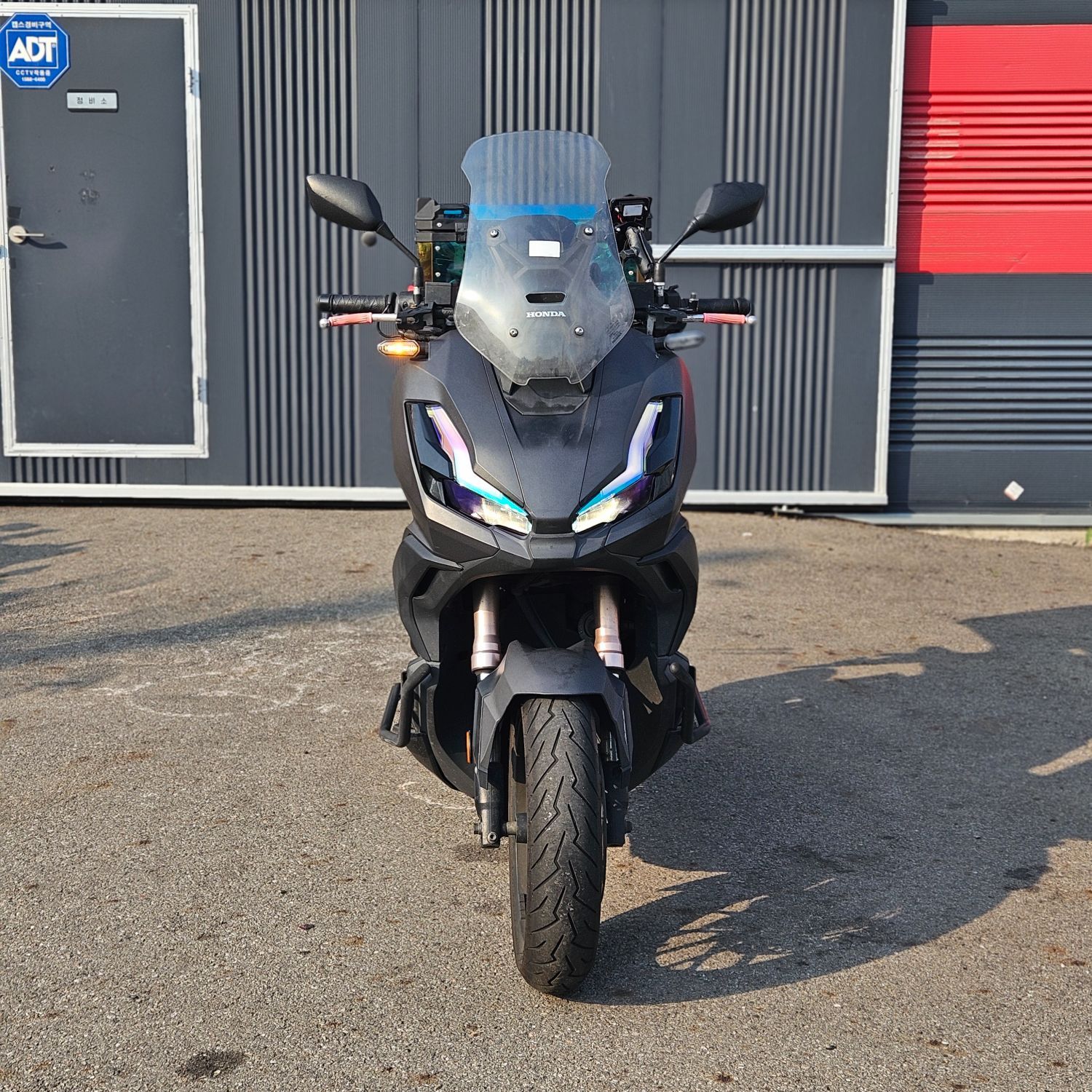 혼다 ADV 350 more
