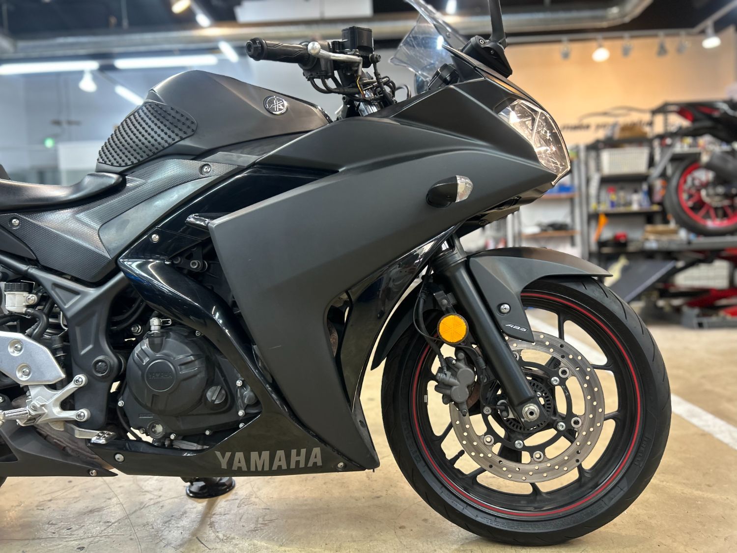야마하 YZF R3 thumb 2
