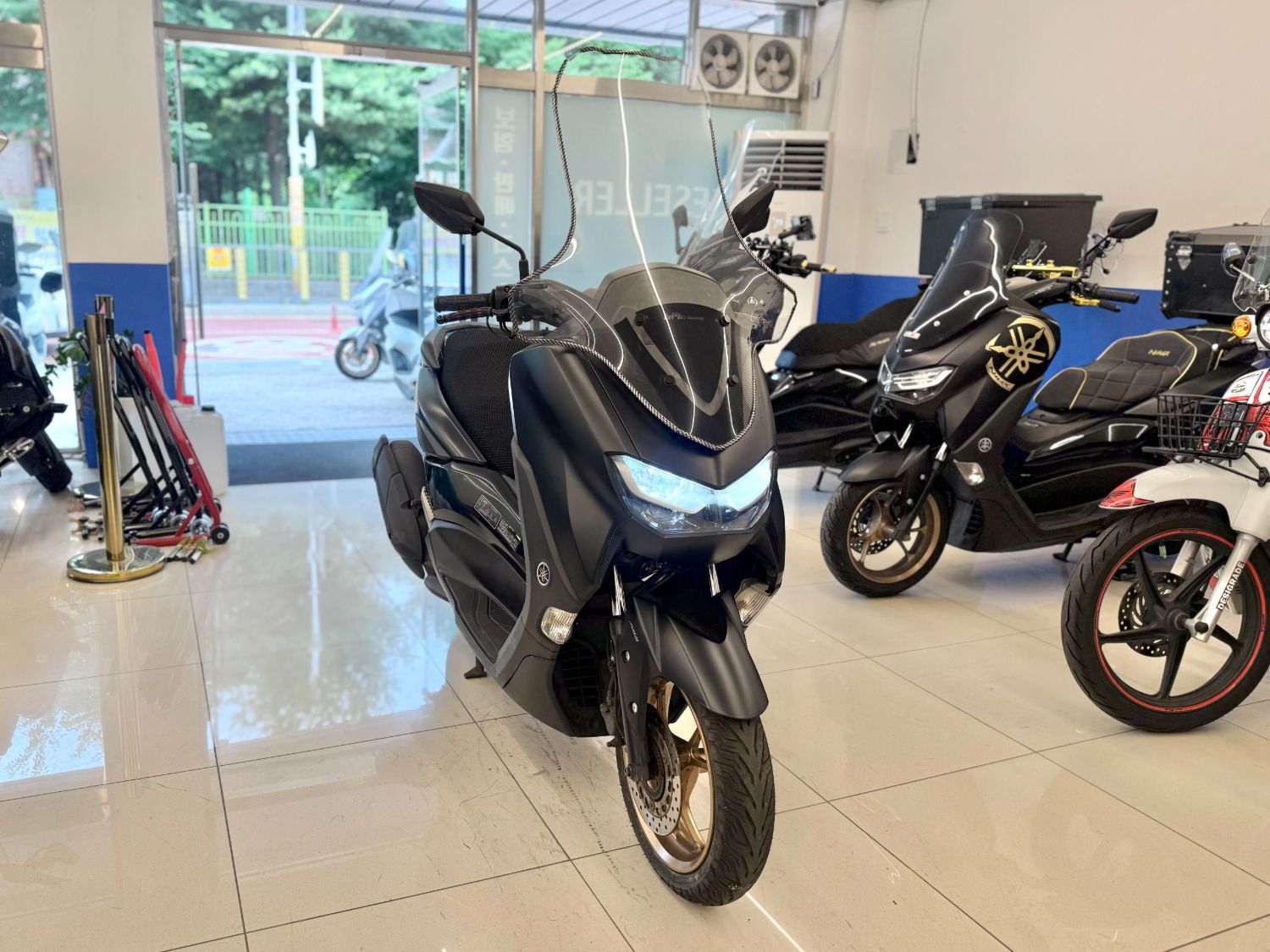 야마하 NMAX 125 more