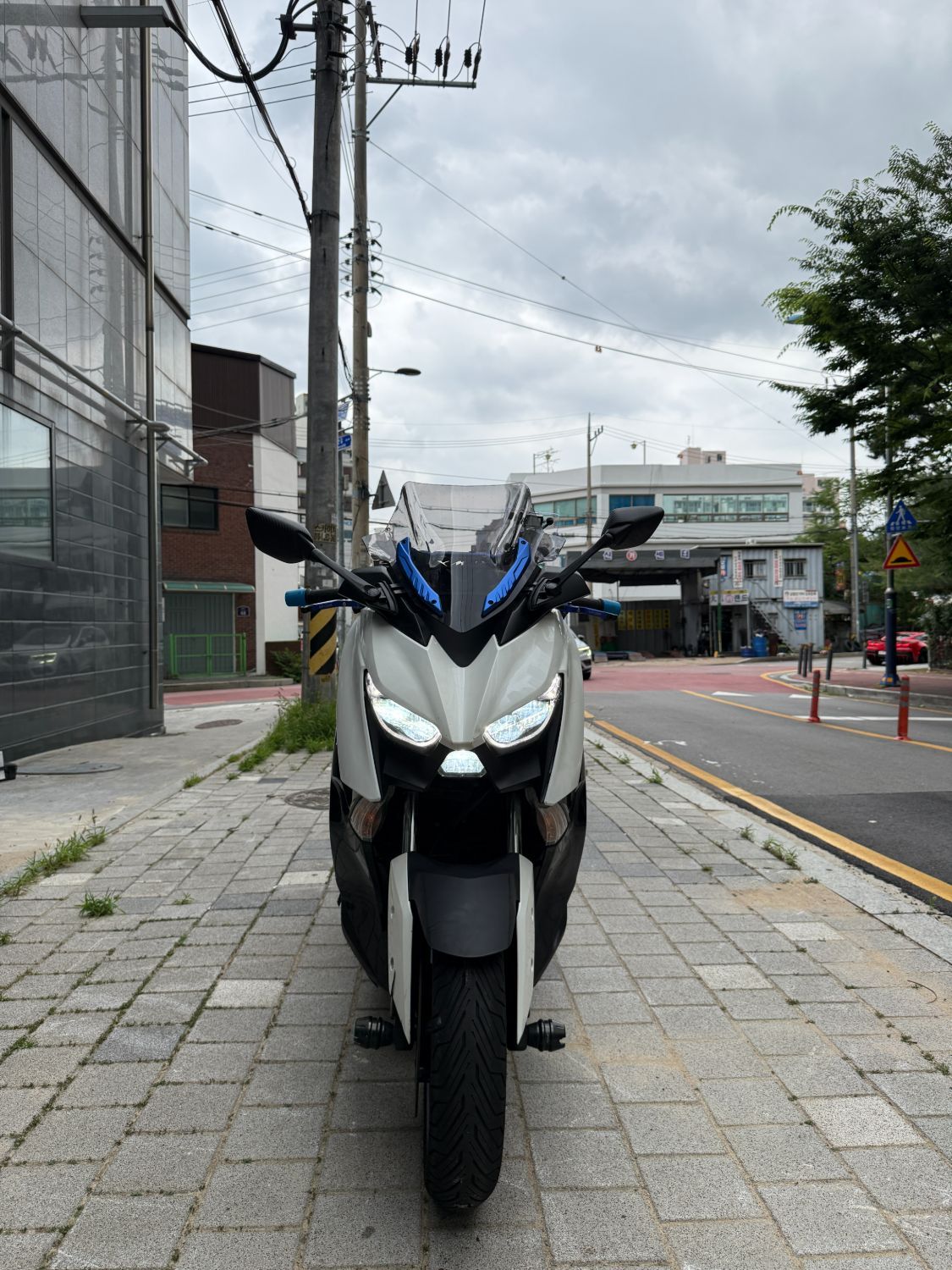 야마하 XMAX 300 ABS thumb 2