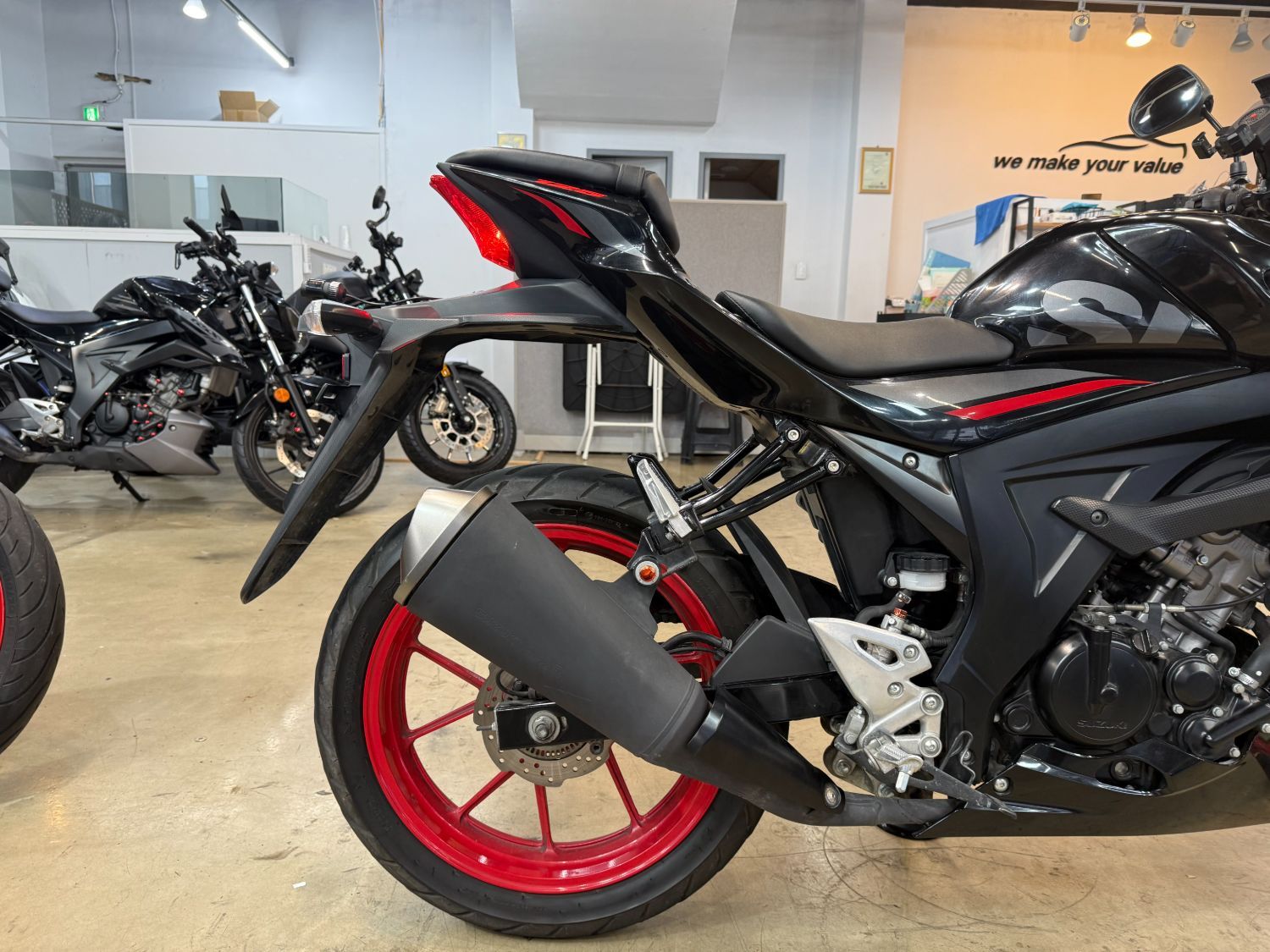 스즈키 GSX S 125 more