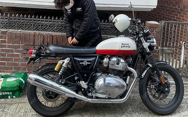 로얄엔필드 인터셉터 650 thumb 2
