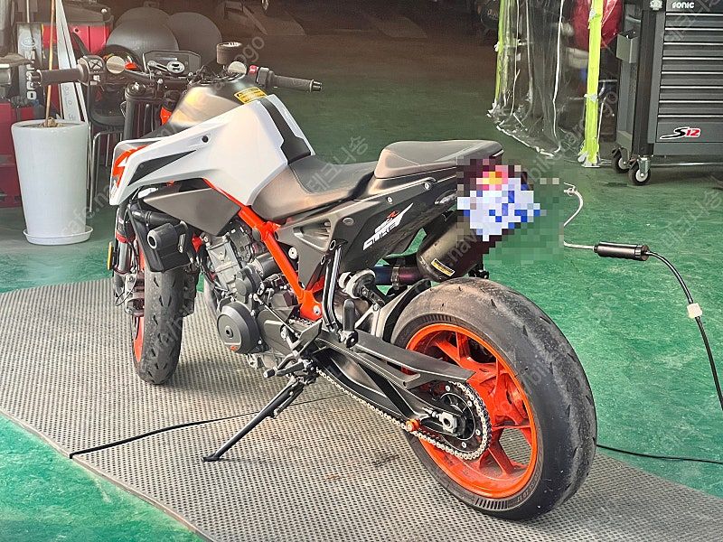 KTM 890 듀크 R more
