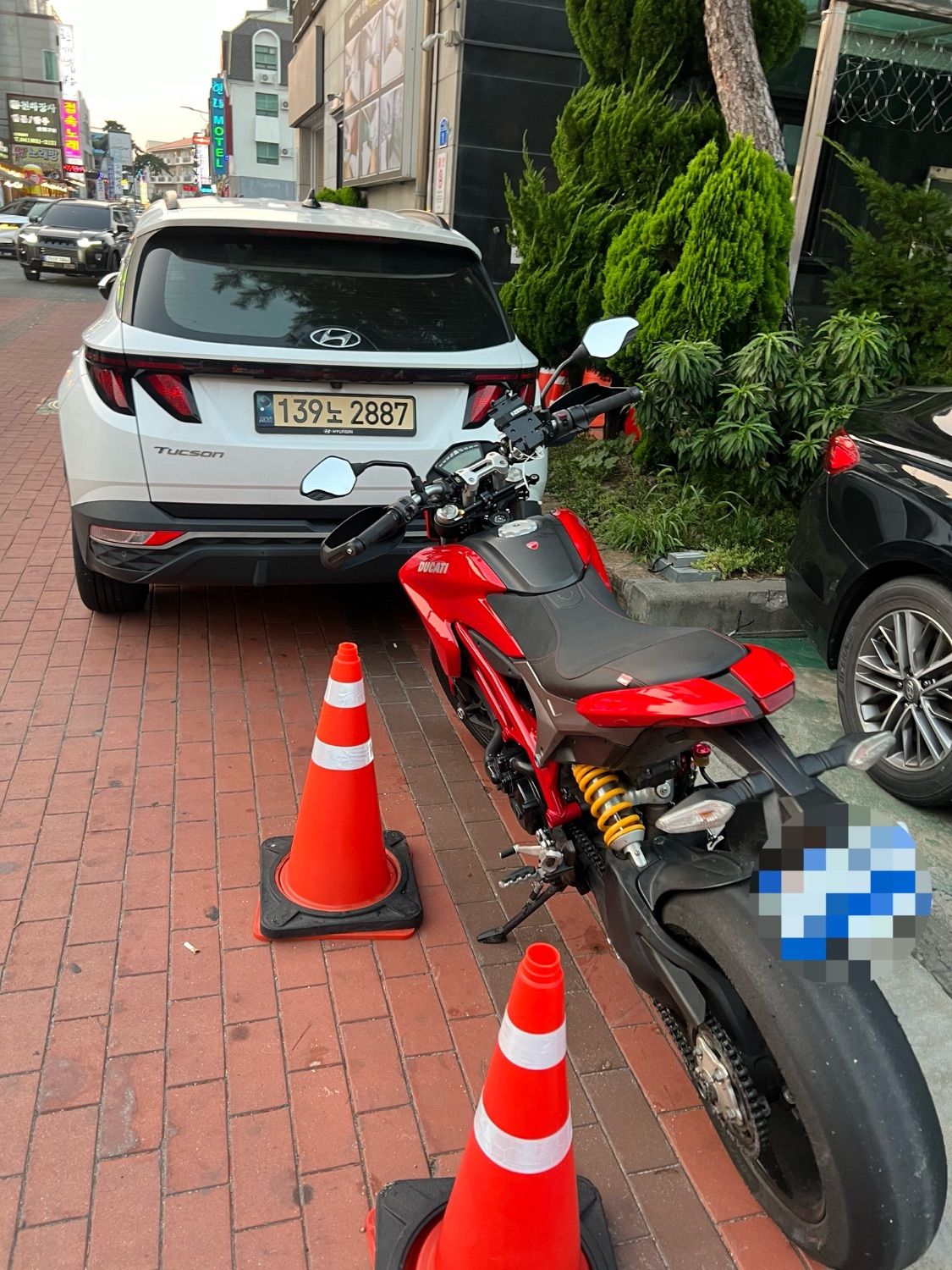 두카티 하이퍼모타드 821 thumb 2