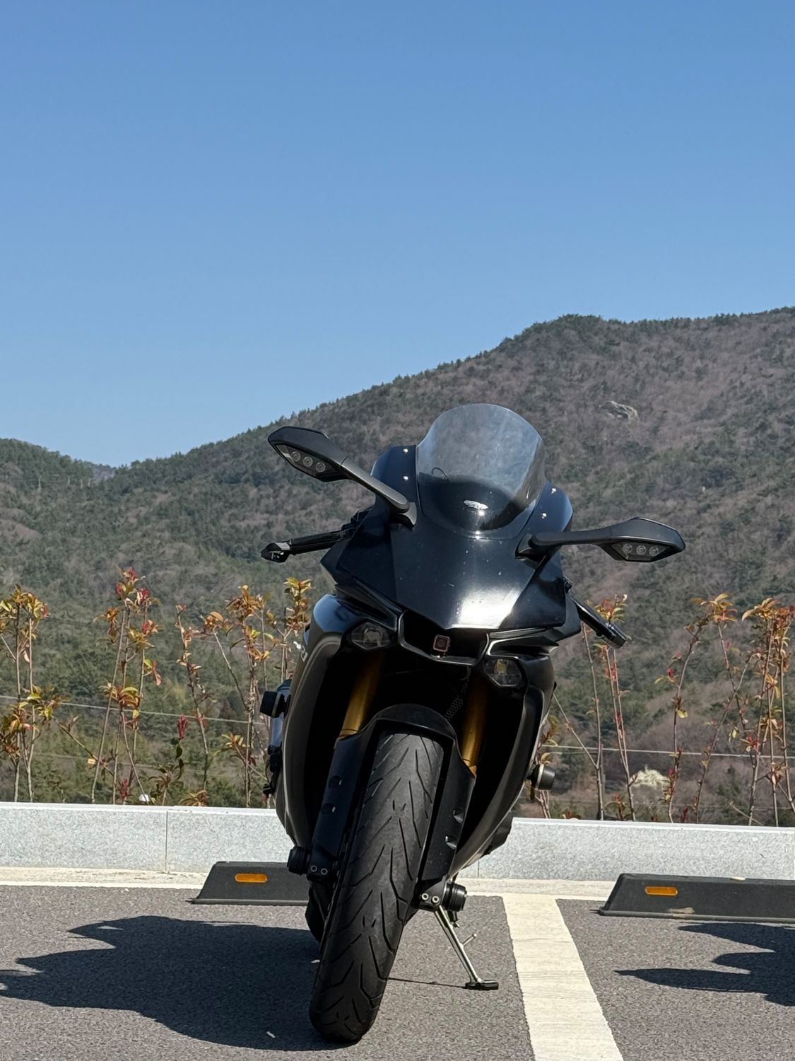 야마하 YZF R1 2019 블랙 사진 1