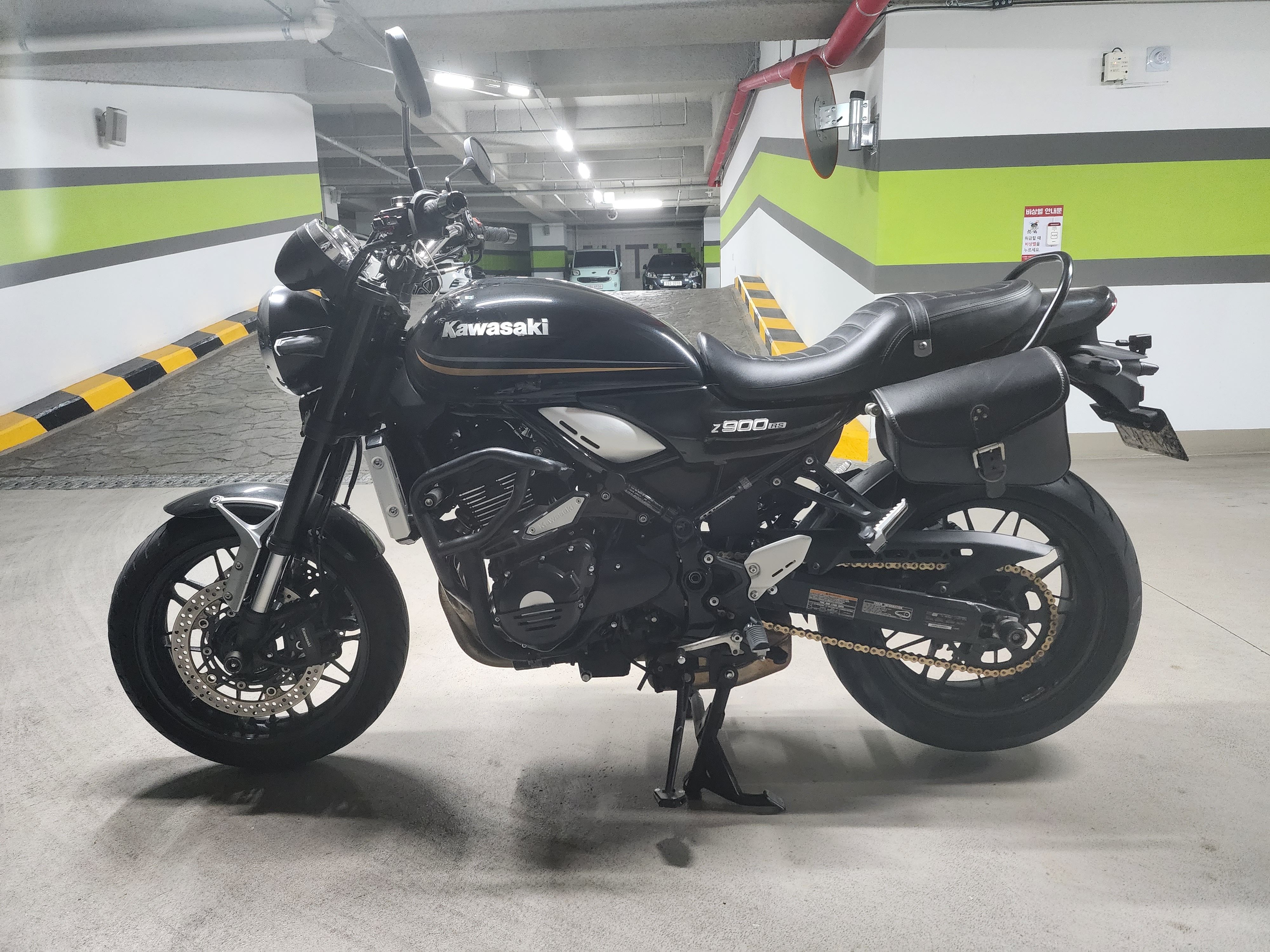 가와사키 Z 900 RS thumb 2