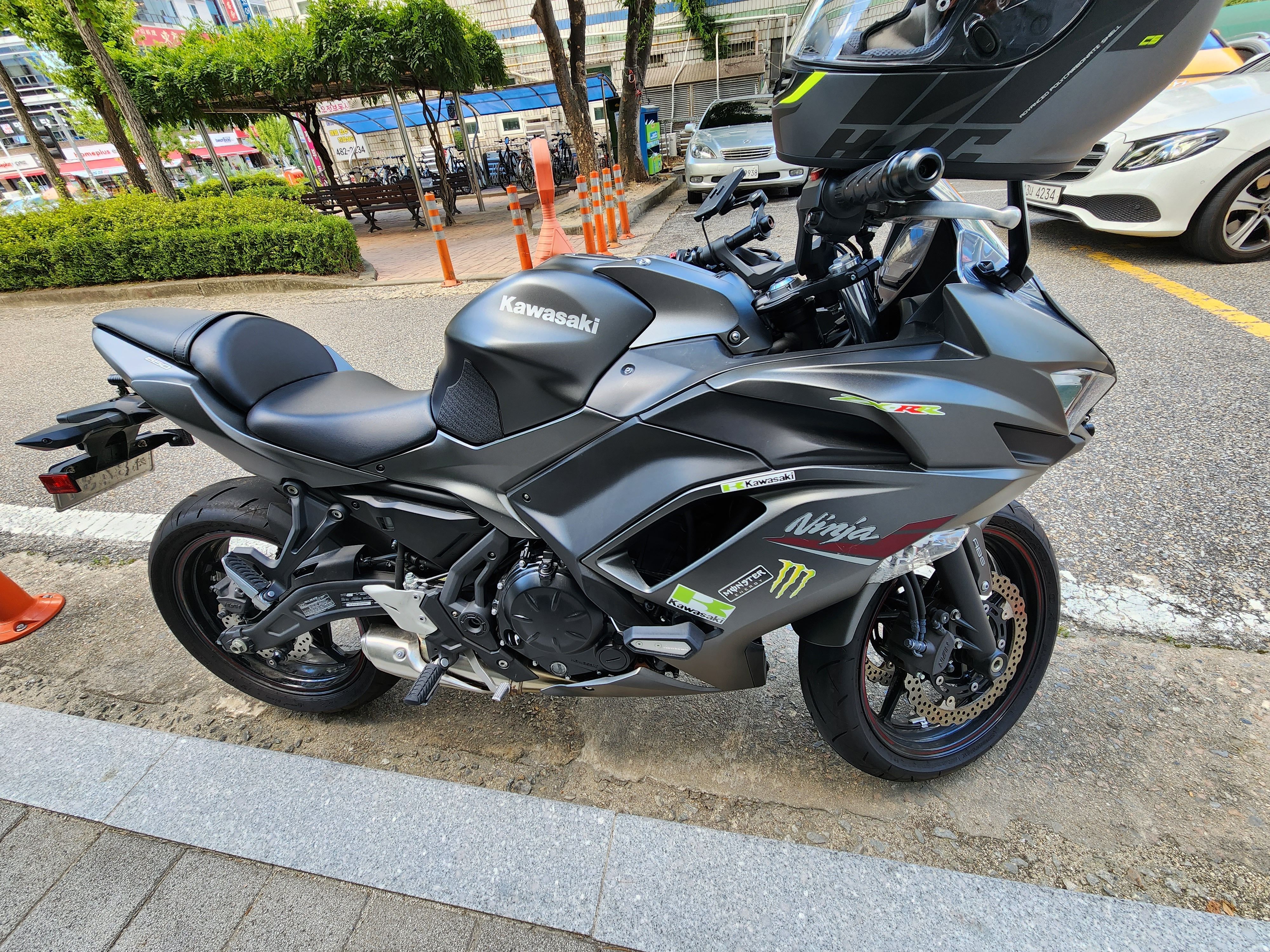 가와사키 닌자 650 thumb 2