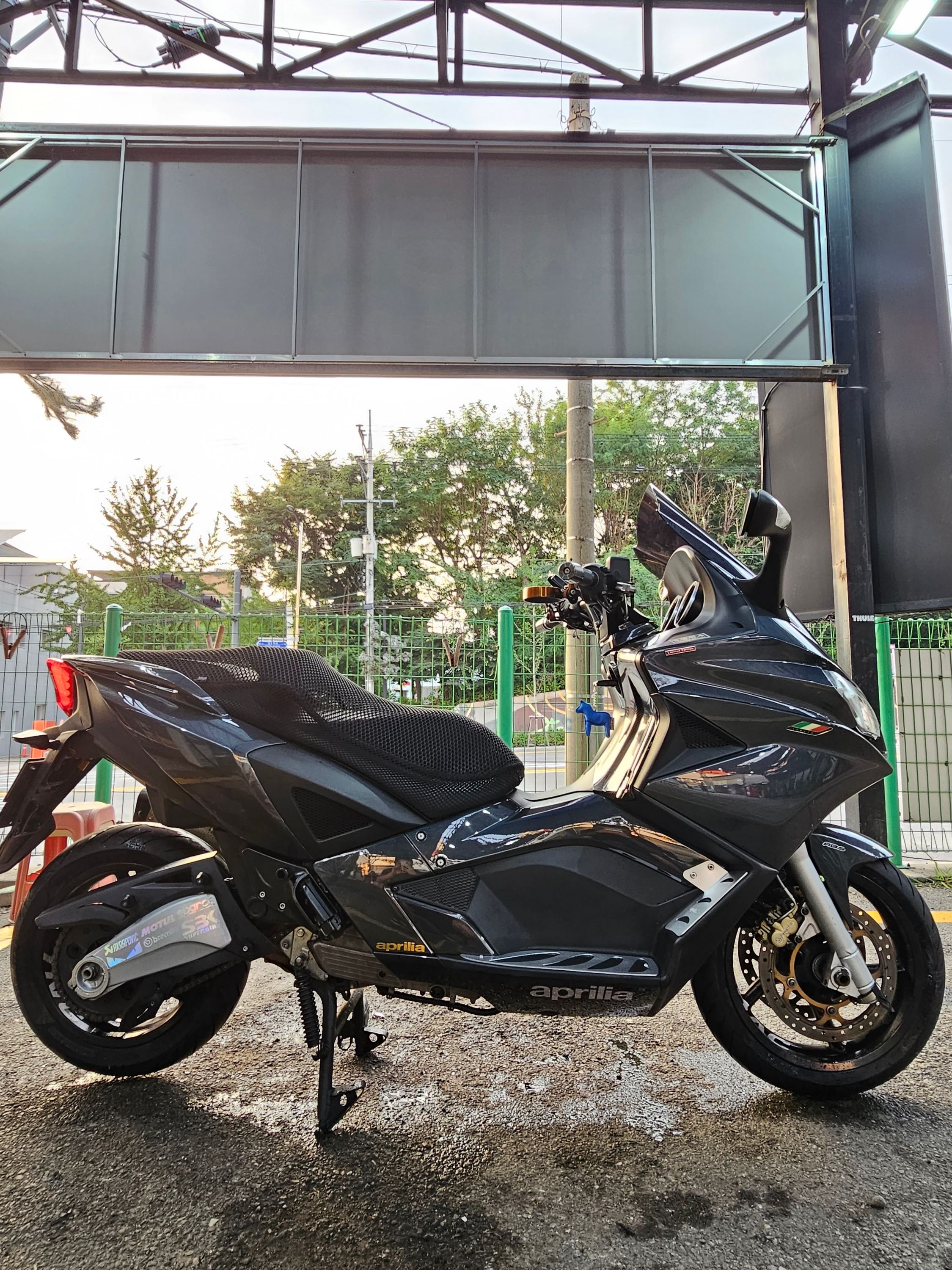 아프릴리아 SRV 850 thumb 2