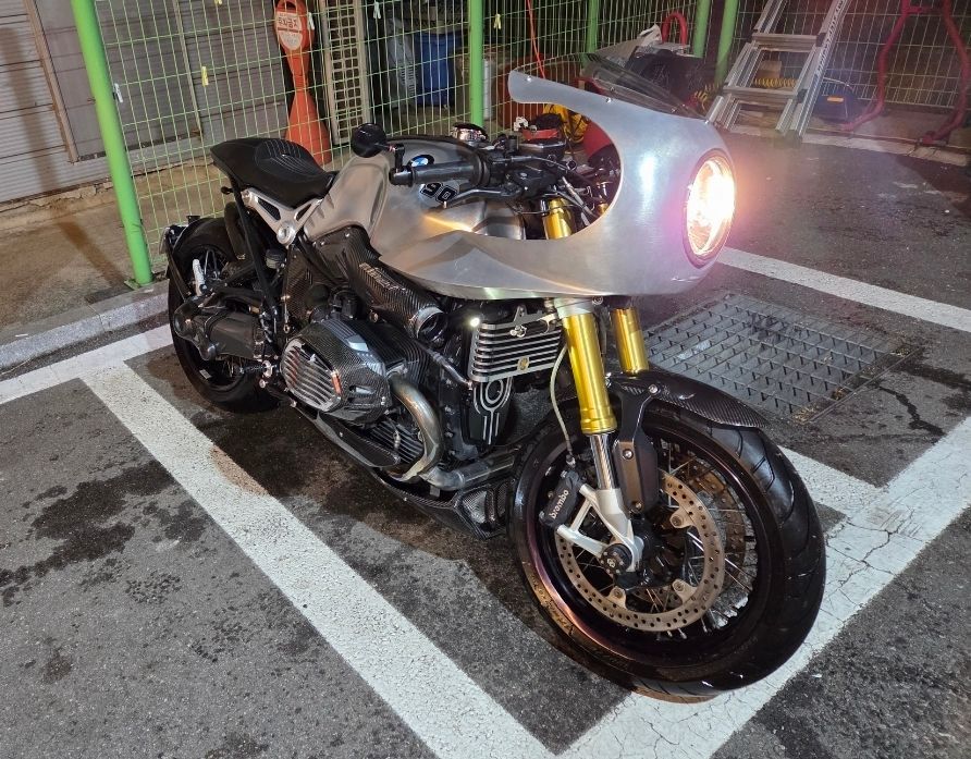 BMW R nine T more