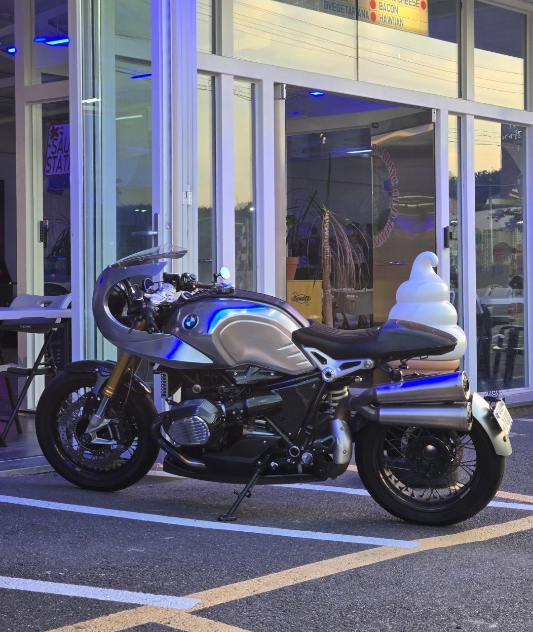 BMW R nine T thumb 2