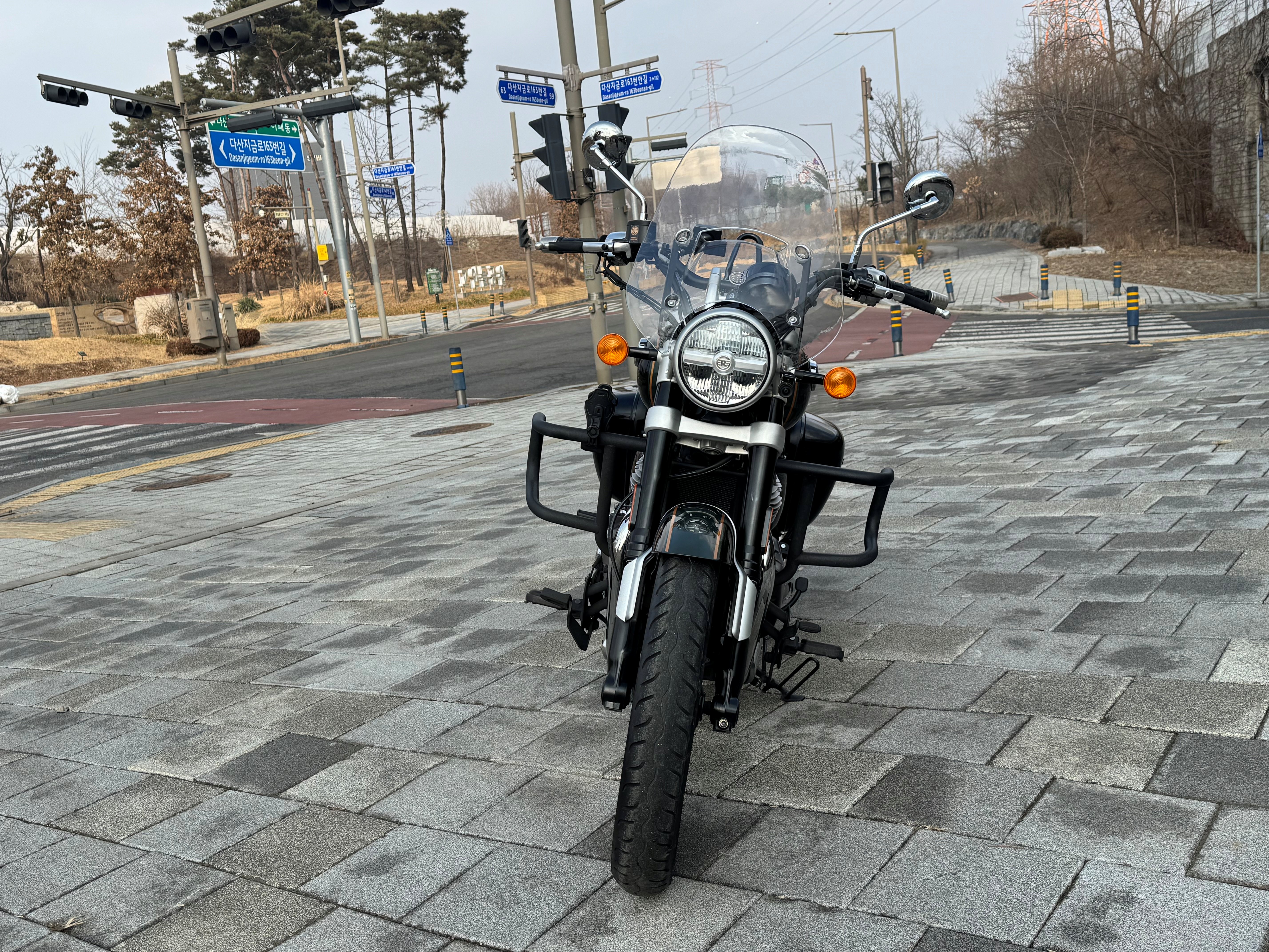 로얄엔필드 슈퍼메테오 650 more