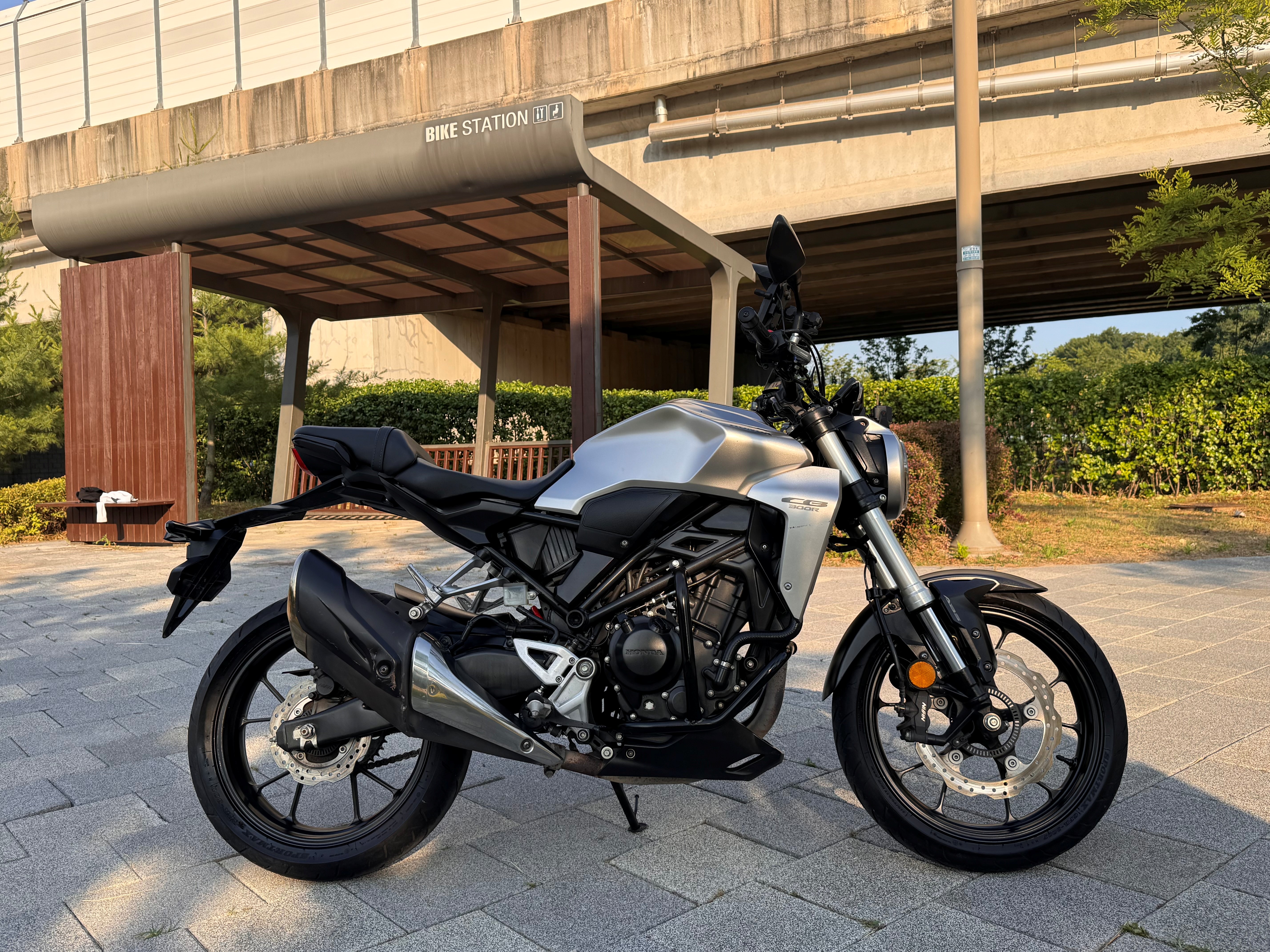혼다 CB 300 R main