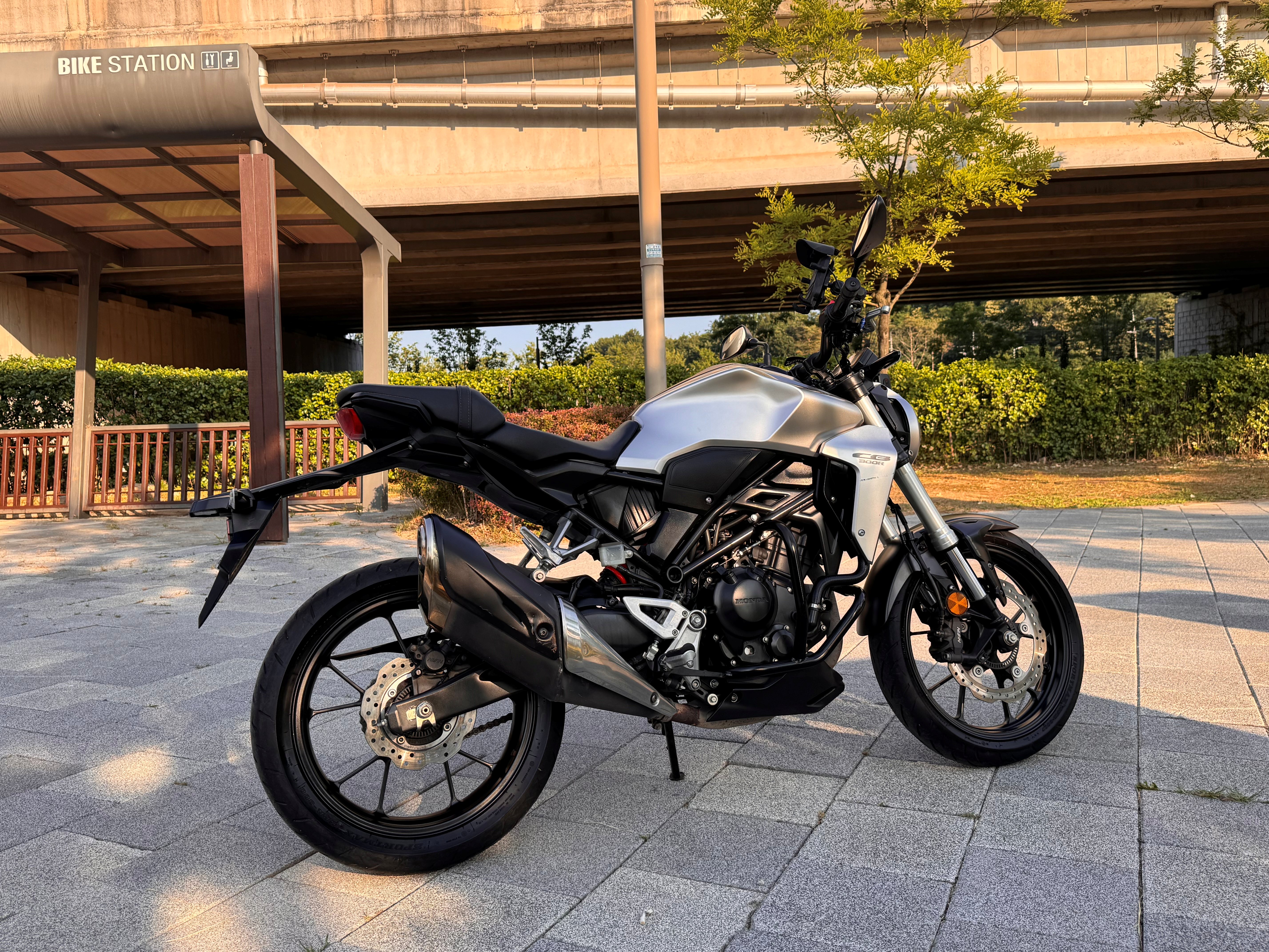 혼다 CB 300 R more