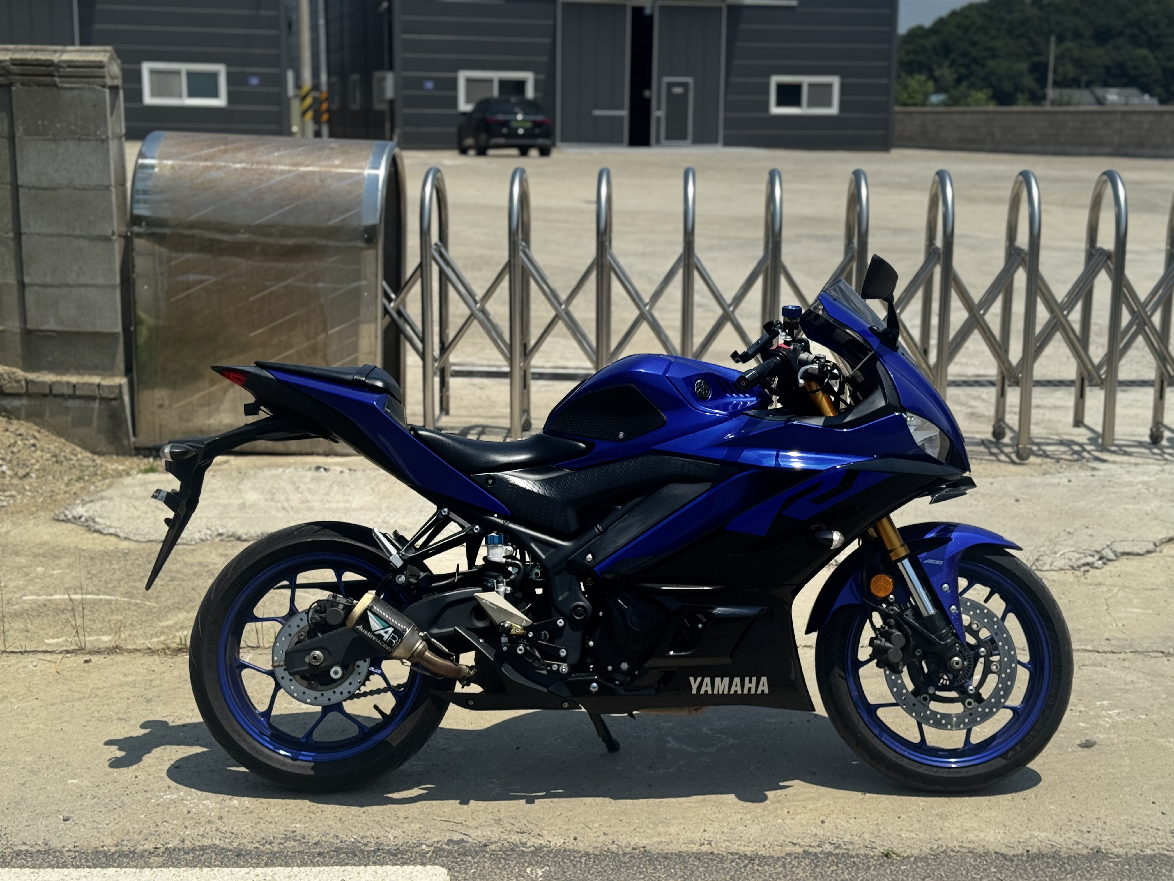 야마하 YZF R3 thumb 2
