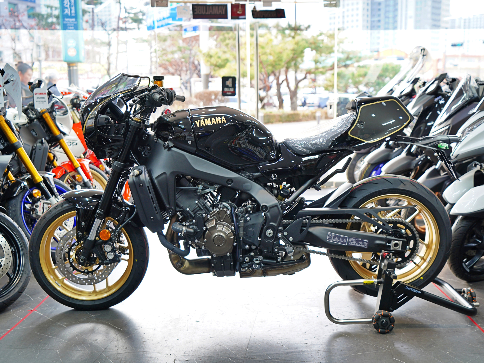 야마하 XSR 900 thumb 2