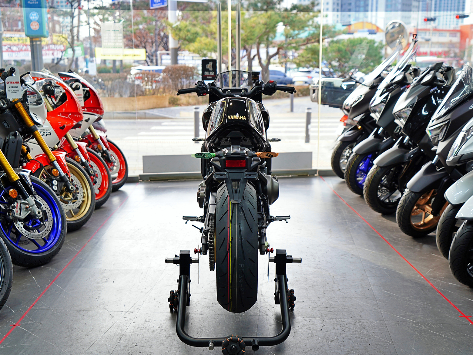 야마하 XSR 900 more
