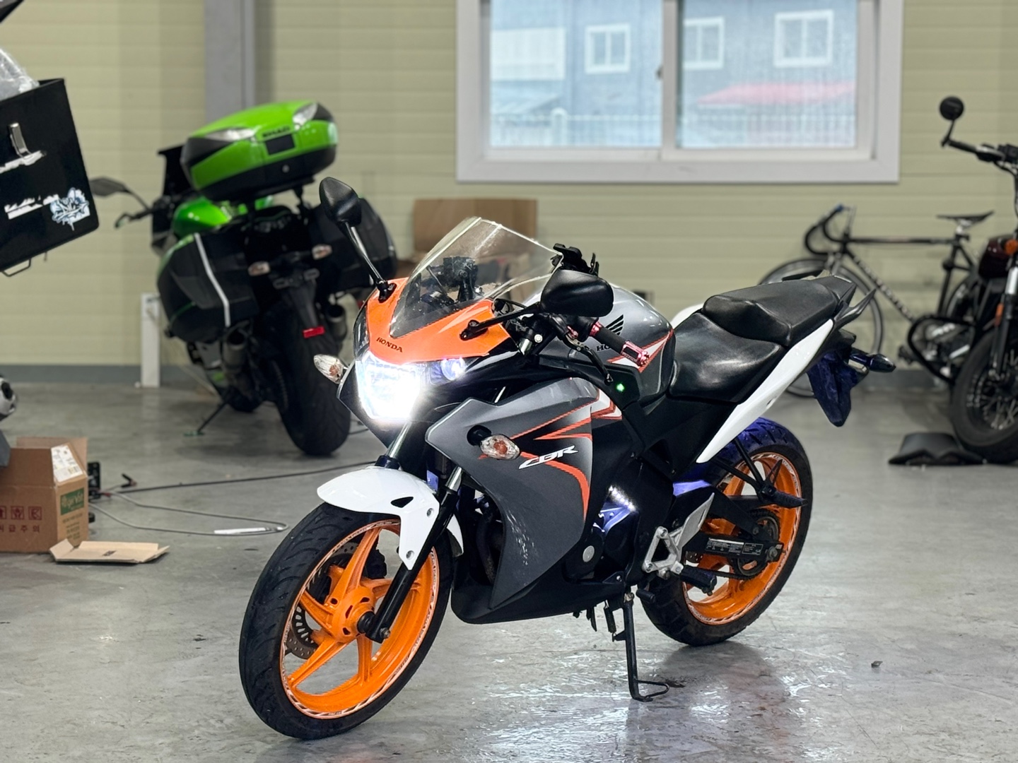 혼다 CBR 125 R thumb 2