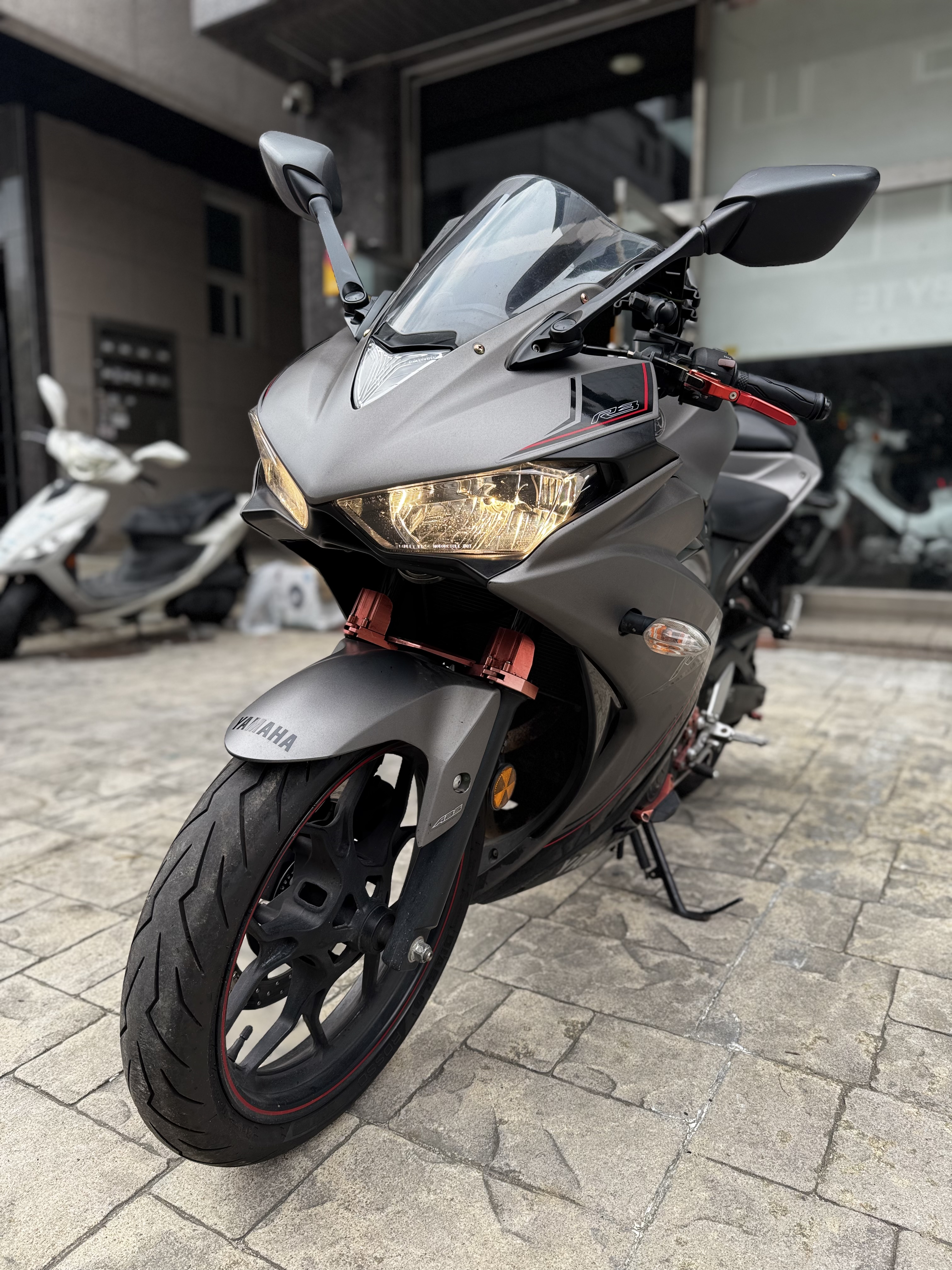 야마하 YZF R3 thumb 2