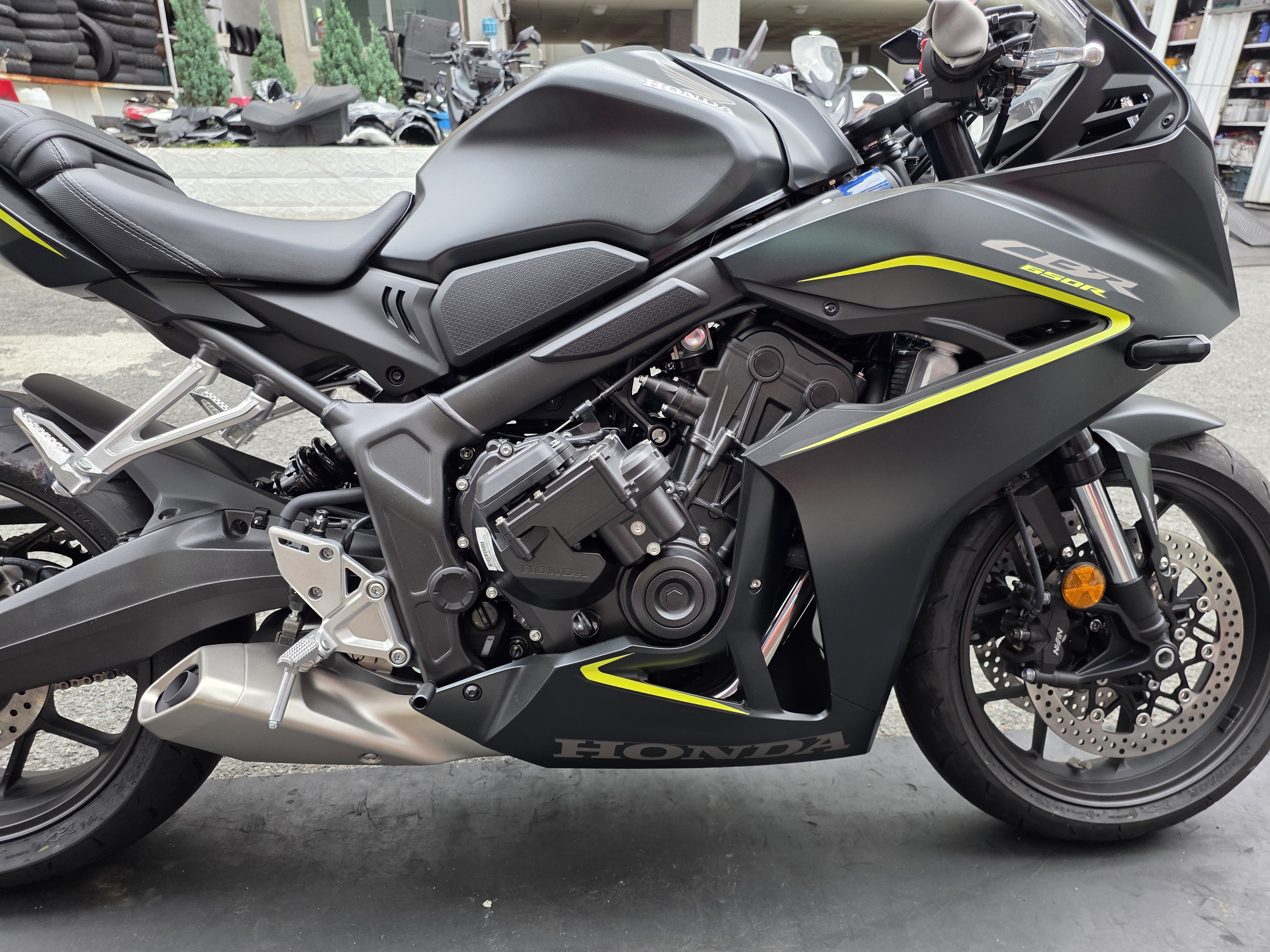 혼다 CBR 650 R E-CLUTCH thumb 2