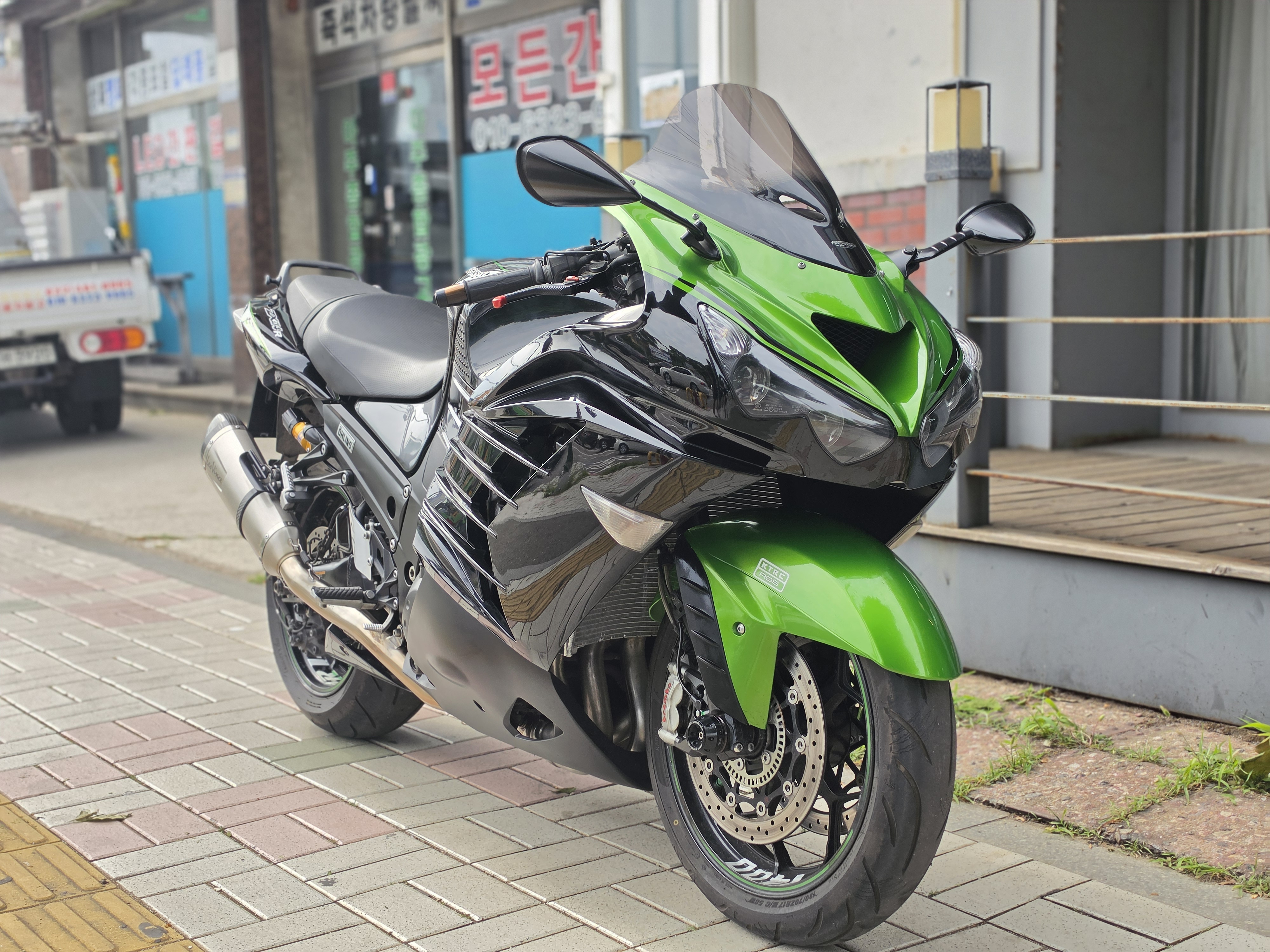 가와사키 ZZR 1400 올린즈 에디션 more